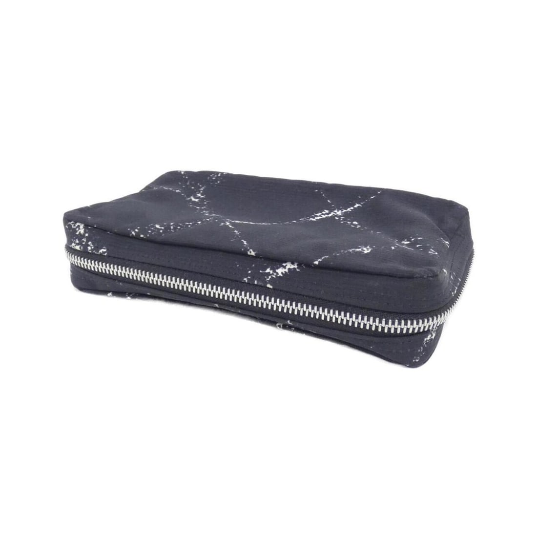 Chanel Travel Line Jewelry Case: --- Catalog ---Category: SizeSize (HxWxD): 3.5cm x 16cm x 8.5cm / 1.37'' x 6.29'' x 3.34''Category: DesignType: Jewelry caseColor: Black, WhiteMaterial: NylonCategory: GeneralBrand: Chanel--- Item