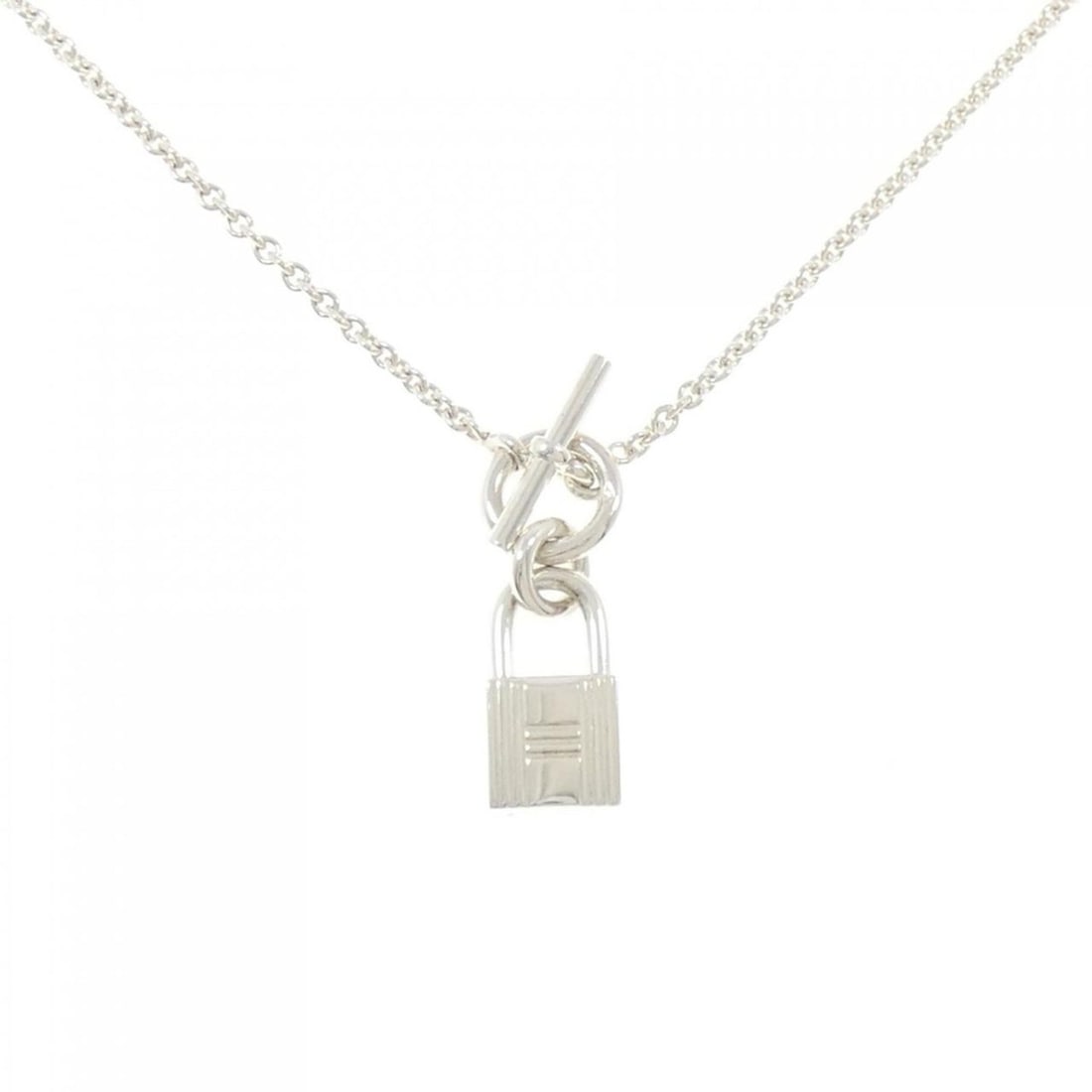Hermes Amulet Cadena Necklace: --- Catalog ---Category: SizePendant Size: 29.9mm x 11mm / 1.17'' x 0.43''Neck Circumference: 40 cm / 15.74''Category: DesignGender: WomenMaterial: Silver 925Necklace Type: NecklaceCategory: GeneralMP