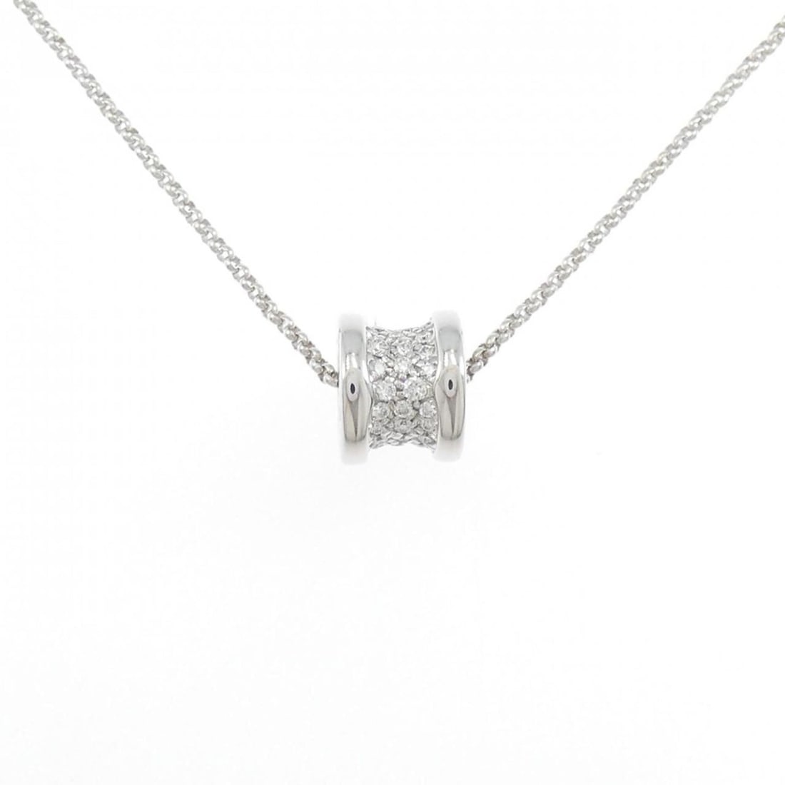 Bvlgari B.zero1 necklace: --- Catalog ---Category: SizePendant Size: 9.1mm x 7.3mm / 0.35'' x 0.28''Neck Circumference: 39 cm - 44 cm / 15.35'' - 17.32''Category: DesignStone: DiamondGender: WomenMaterial: White gold