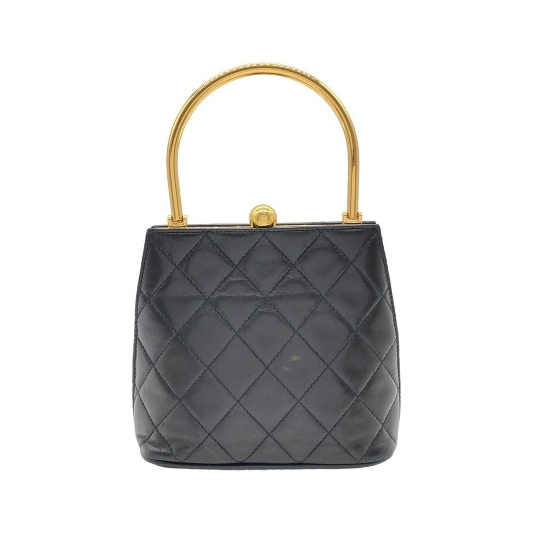 Chanel handbags: --- Catalog ---Category: SizeSize (HxWxD): 15cm x 16.5cm x 7.5cm / 5.9'' x 6.49'' x 2.95''Category: DesignType: HandbagColor: BlackGender: Men,WomenMaterial: Leather Hardware Color: GoldLeather/Fur Ty