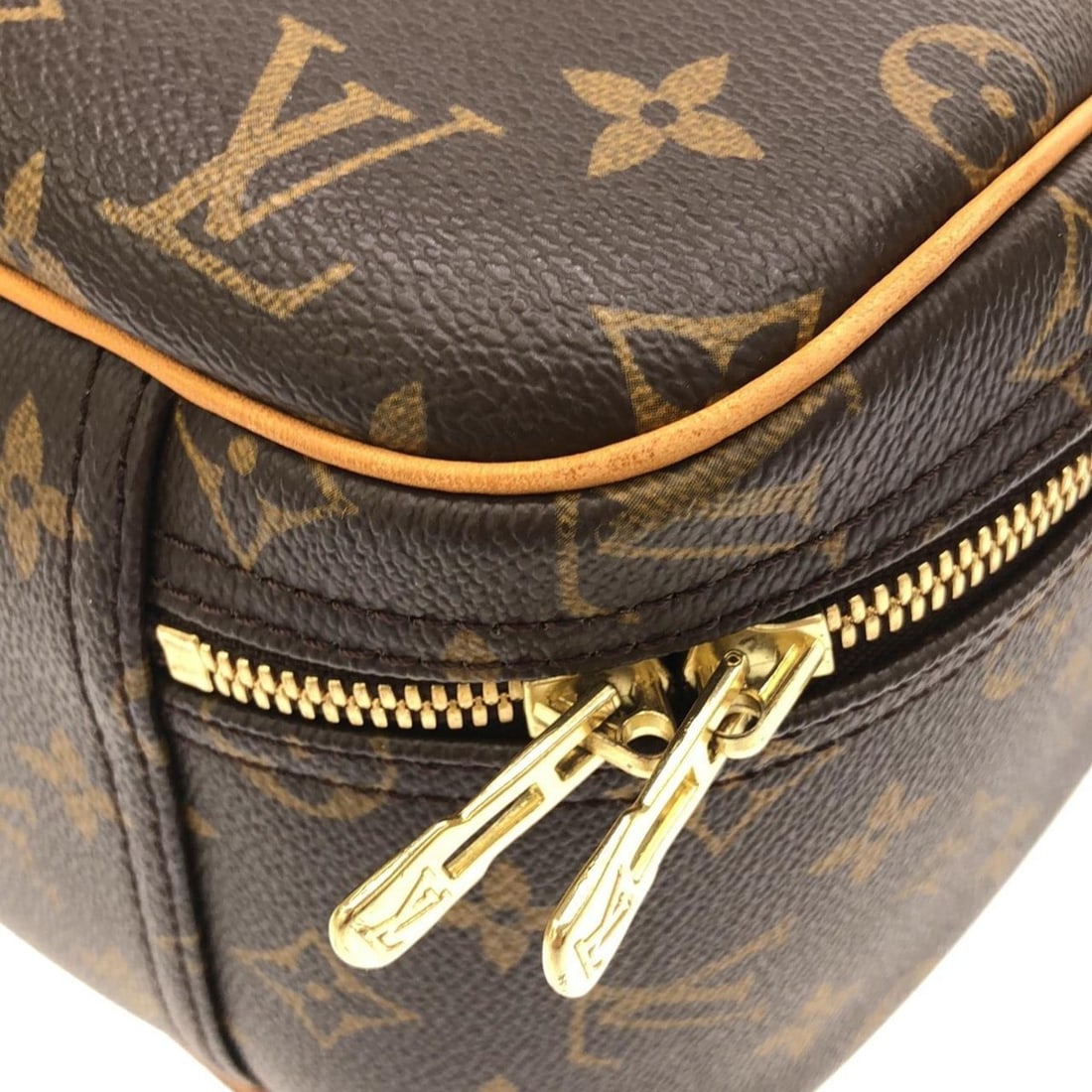Louis Vuitton Monogram Excursion M41450 Handbag - 3