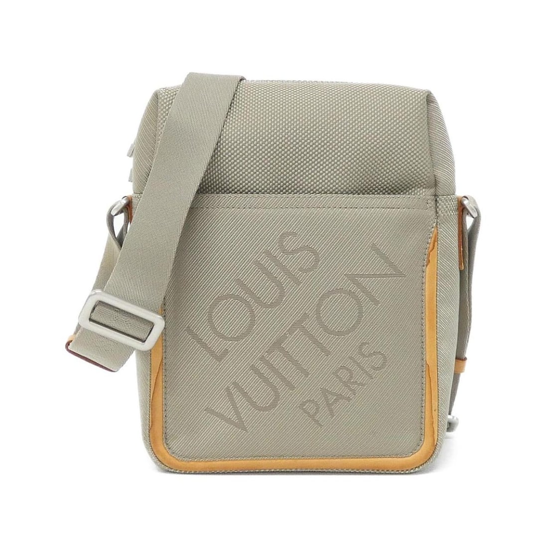 Louis Vuitton Damier Geant Citadin M93041 Shoulder Bag: --- Catalog ---Category: SizeSize (HxWxD): 27cm x 22cm x 8cm / 10.62'' x 8.66'' x 3.14''Category: DesignType: Shoulder bagColor: SableGender: MenMaterial: Canvas Hardware Color: Matte silverCategory: