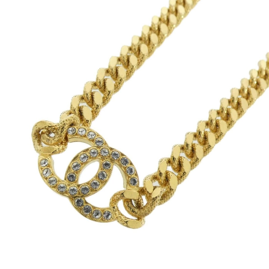 Chanel AB8930 necklace: --- Catalog ---Category: SizePendant Size: 15mm x 20mm / 0.59'' x 0.78''Neck Circumference: 30 cm - 36 cm / 11.81'' - 14.17''Category: DesignColor: Clear, GoldGender: WomenNecklace Type:
