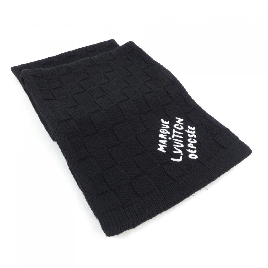 Louis Vuitton Damier Heritage Snug M90841 Scarf: --- Catalog ---Category: SizeSize (LxW): 1.81m x 28cm / 71.25'' x 11.02''Category: DesignType: StoleColor: BlackGender: MenCategory: GeneralMPN: M90841Brand: Louis Vuitton--- Item List ---Section: