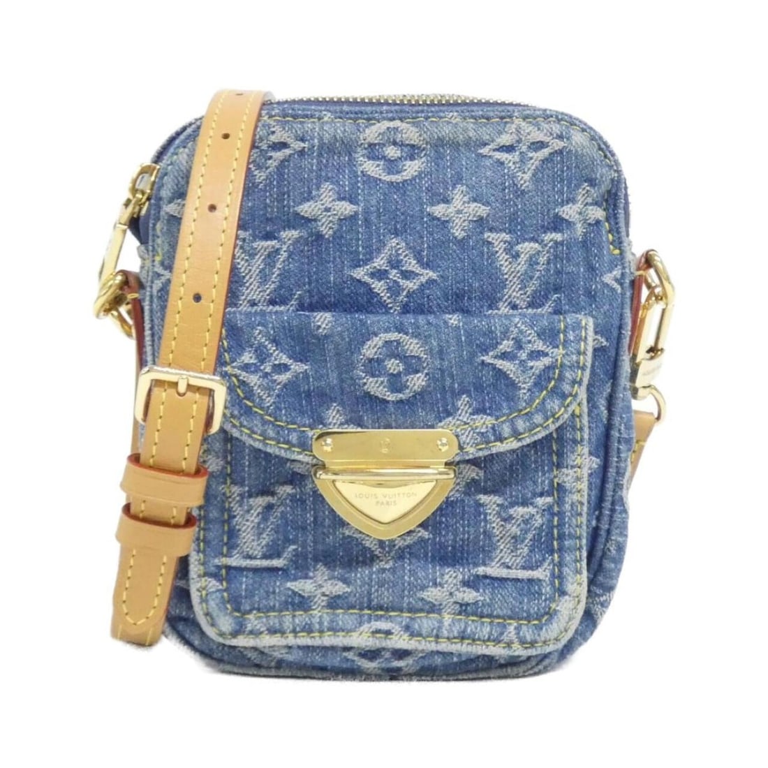 Louis Vuitton LV Remix (Monogram Denim) Pochette Fairfax M82948 Shoulder Bag: --- Catalog ---Category: SizeSize (HxWxD): 18cm x 14cm x 3cm / 7.08'' x 5.51'' x 1.18''Category: DesignType: Pochette, Shoulder bagColor: BlueGender: Men,WomenMaterial: Denim Hardware Color: GoldCateg