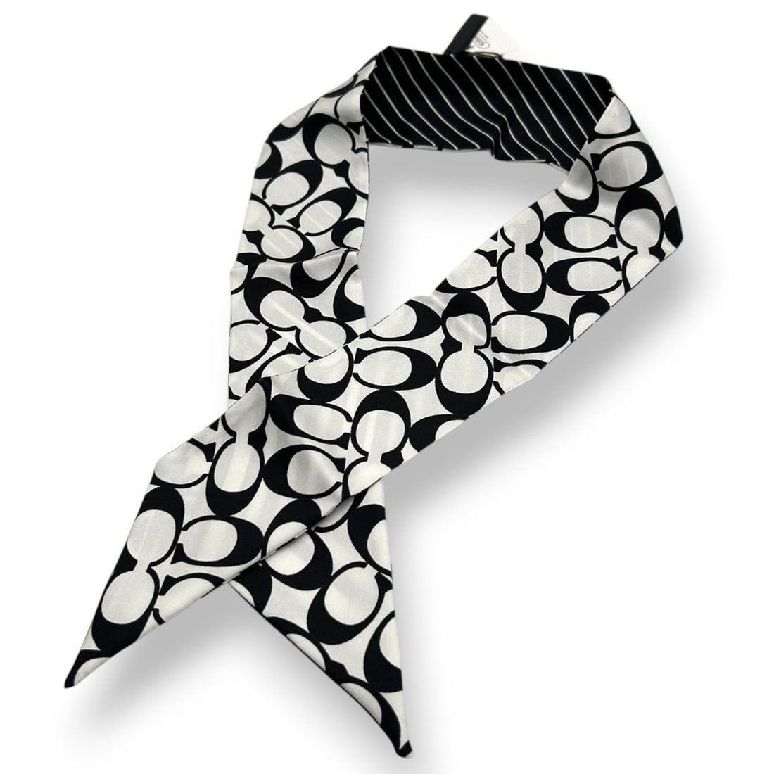 Coach Women's H5 Silk Signature Stripe Reversible Ribbon Scarf: --- Catalog ---Category: SizeSize (LxW): 88cm x 6cm / 34.64'' x 2.36''Category: DesignType: ScarfColor: Black, WhiteGender: WomenMaterial: Silk Category: GeneralBrand: CoachCountry of Origin: China---