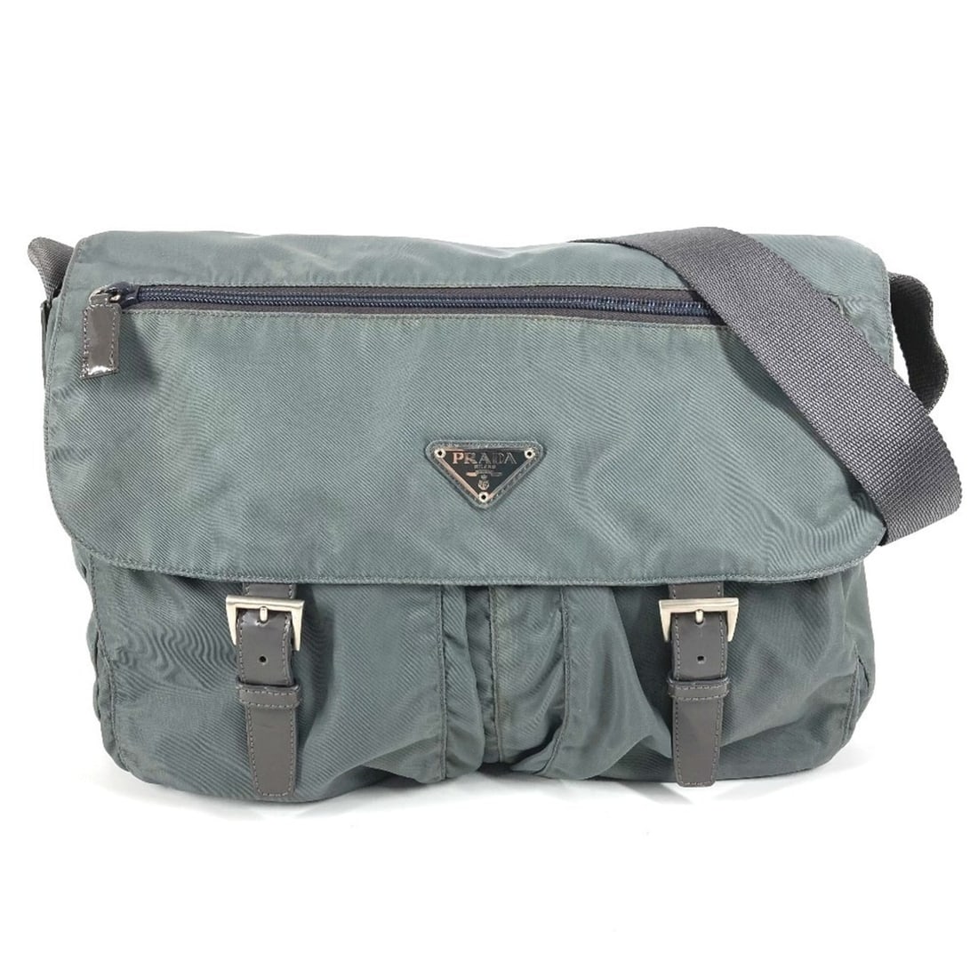 PRADA Triangle Logo Plaque Messenger Bag, Flap, Crossbody Shoulder Nylon, Men's/Women's, Gray: --- Catalog ---Category: SizeSize (HxWxD): 25.5cm x 33.5cm x 13.5cm / 10.03'' x 13.18'' x 5.31''Category: DesignType: Messenger bag, Shoulder bagColor: GrayGender: Men,Women,UnisexMaterial: Nylon Cate