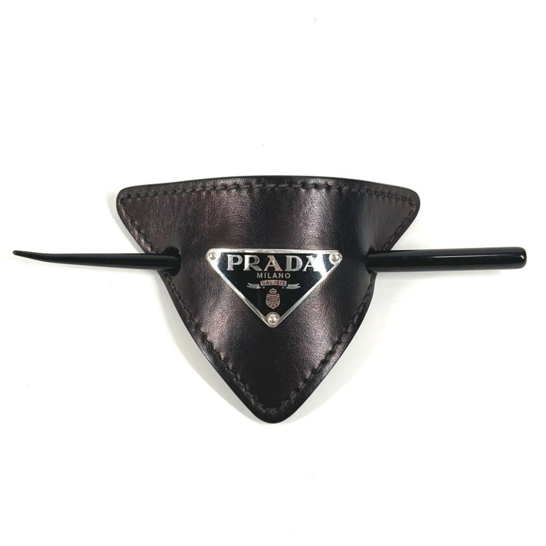 PRADA Prada Hair Accessory Logo Kanzashi Pick Triangle Plate Hairpin Leather Women's Black: --- Catalog ---Category: SizeSize (LxW): 16cm / 6.29''Category: DesignType: KanzashiColor: BlackGender: WomenMaterial: LeatherCategory: GeneralBrand: PradaCountry of Origin: Italy--- Item List ---Sect
