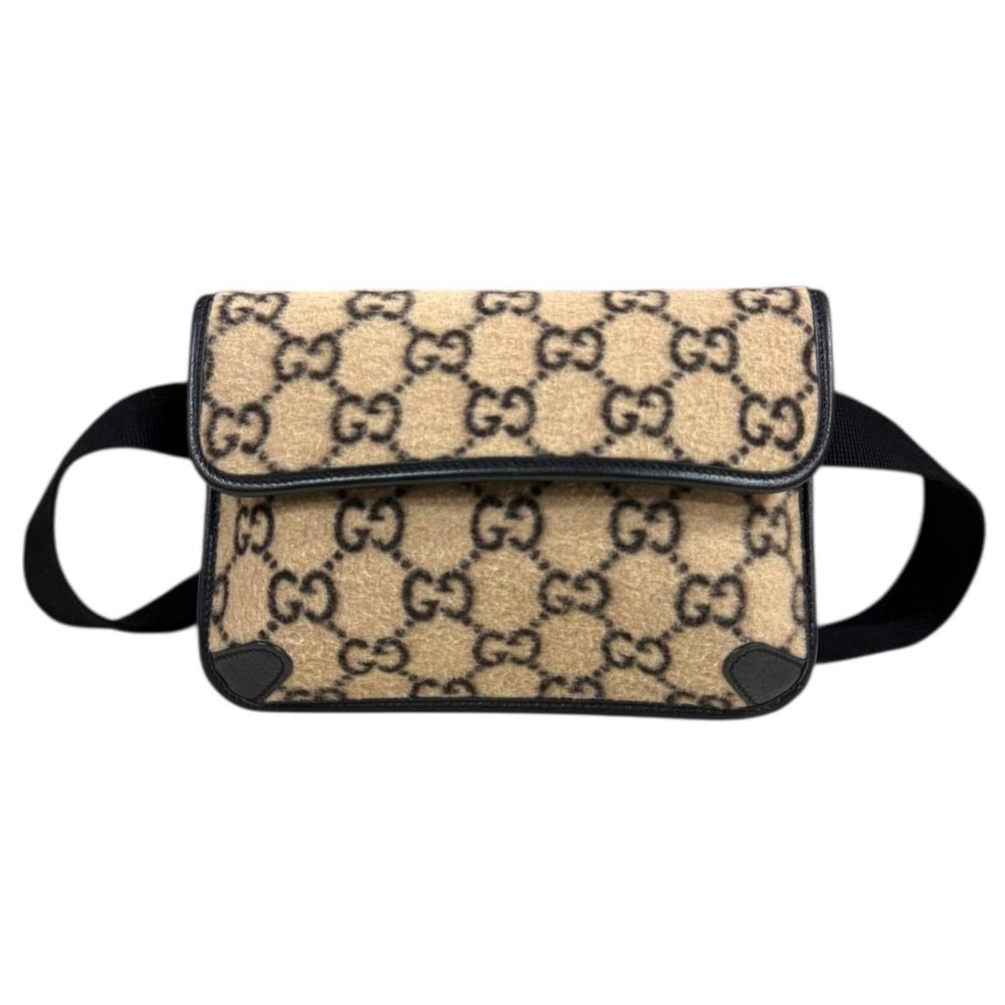 Pre-owned Gucci GG Wool Body Bag, 598181, Beige, Women's.: --- Catalog ---Category: SizeSize (HxWxD): 16cm x 24cm x 3cm / 6.29'' x 9.44'' x 1.18''Strap Length: 81cm - 112cm / 31.88'' - 44.09''Category: DesignType: Sling bagColor: Beige, BlackGender: WomenSeas