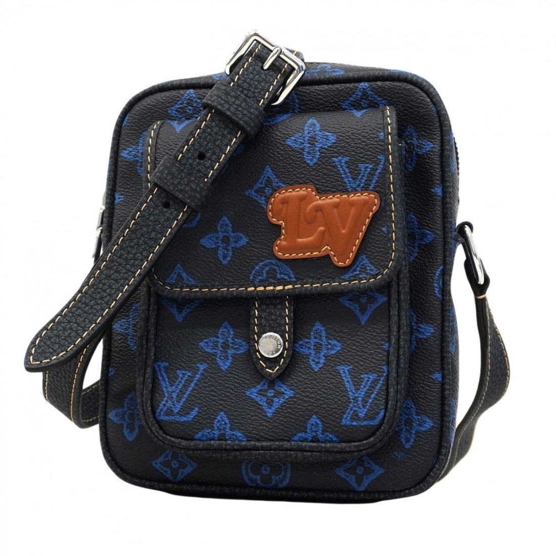 Louis Vuitton Monogram Record Christopher Wearable Wallet Shoulder Bag M81854 Blue Men's: --- Catalog ---Category: SizeSize (HxWxD): 18.5cm x 15cm x 5cm / 7.28'' x 5.9'' x 1.96''Category: DesignType: Shoulder bagColor: BlueGender: MenCategory: GeneralMPN: M81854Brand: Louis Vuitton--- Item