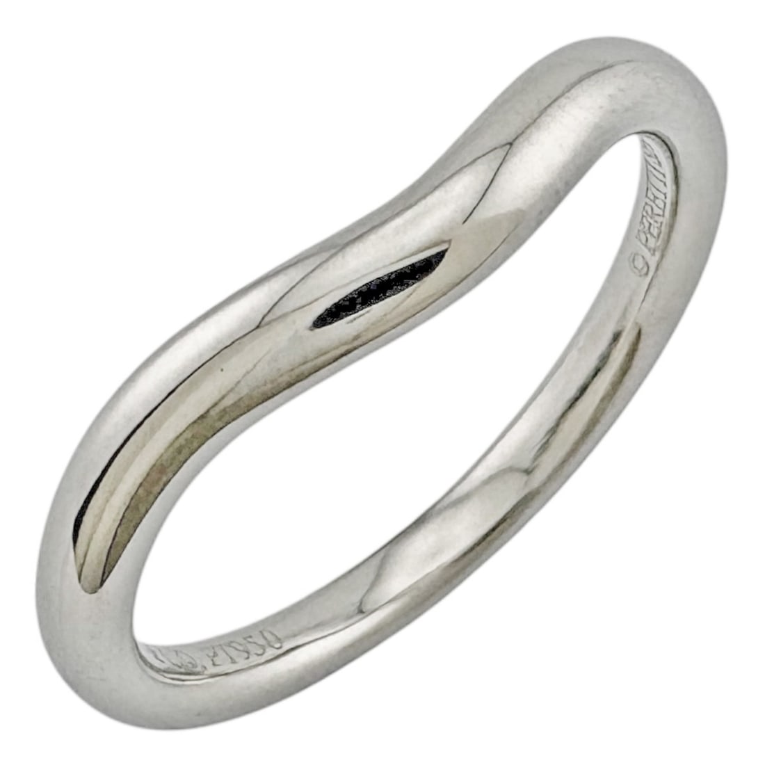 Pre-owned Tiffany & Co. curved band ring, size 7, Pt950 platinum, women's.: --- Catalog ---Category: PackNumber in Pack: 1Category: SizeWeight: 3.4g / 0.11oz.JP Size: 7US Size: 4Category: DesignType: Band ringMetal: PlatinumGender: WomenMetal Purity: Platinum950Category: Gene