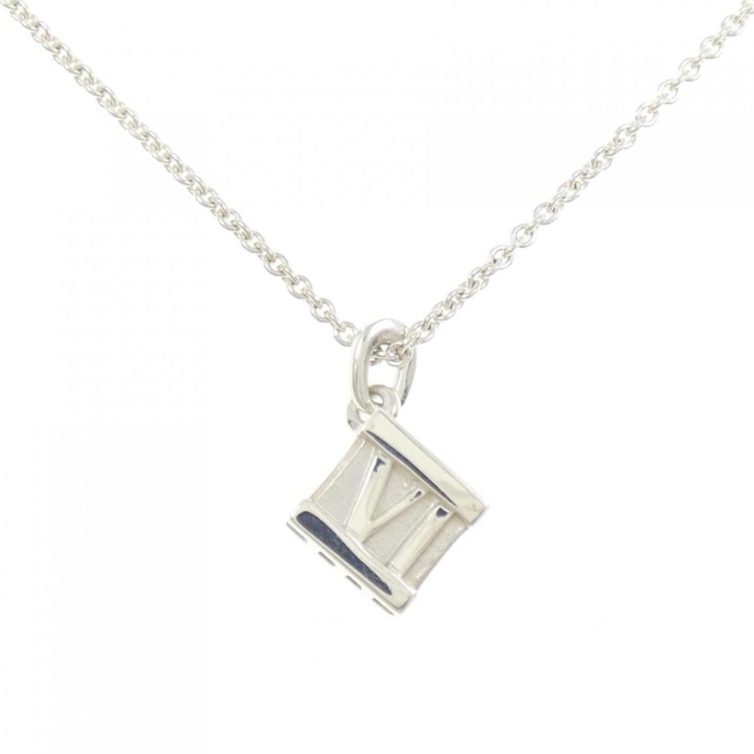 Tiffany Atlas Cube Necklace: --- Catalog ---Category: SizePendant Size: 19.4mm x 10.7mm / 0.76'' x 0.42''Neck Circumference: 41 cm / 16.14''Category: DesignGender: WomenMaterial: Silver 925Pendant Type: PendantNecklace Type: