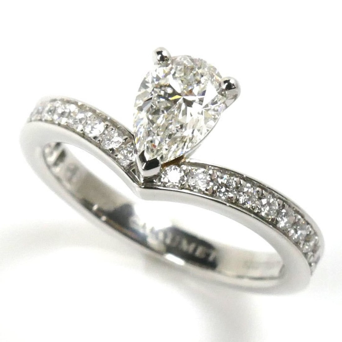 Chaumet Pt950 Platinum Josephine Aigrette Ring J3OG00-047 Diamond 0.54ct Size 7 4g Women's: --- Catalog ---Category: SizeWeight: 4g / 0.14oz.US Size: 4Brand Size: 47Category: DesignType: Band ringStone: DiamondGender: WomenClarity: VVS2Material: Platinum 950Color Grade: GWeight (ct.):