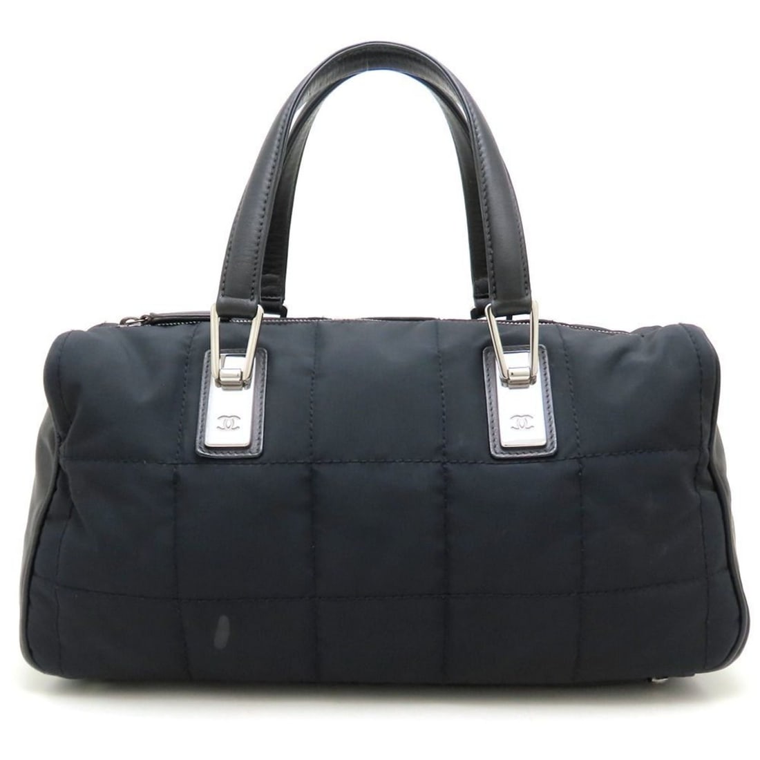 CHANEL Chocobar Boston Bag, Handbag, Nylon and Leather, Black, Women's, 353047: --- Catalog ---Category: SizeSize (HxWxD): 17cm x 36cm x 11cm / 6.69'' x 14.17'' x 4.33''Category: DesignType: Boston bag, HandbagColor: BlackGender: WomenMaterial: Nylon , Leather Category: