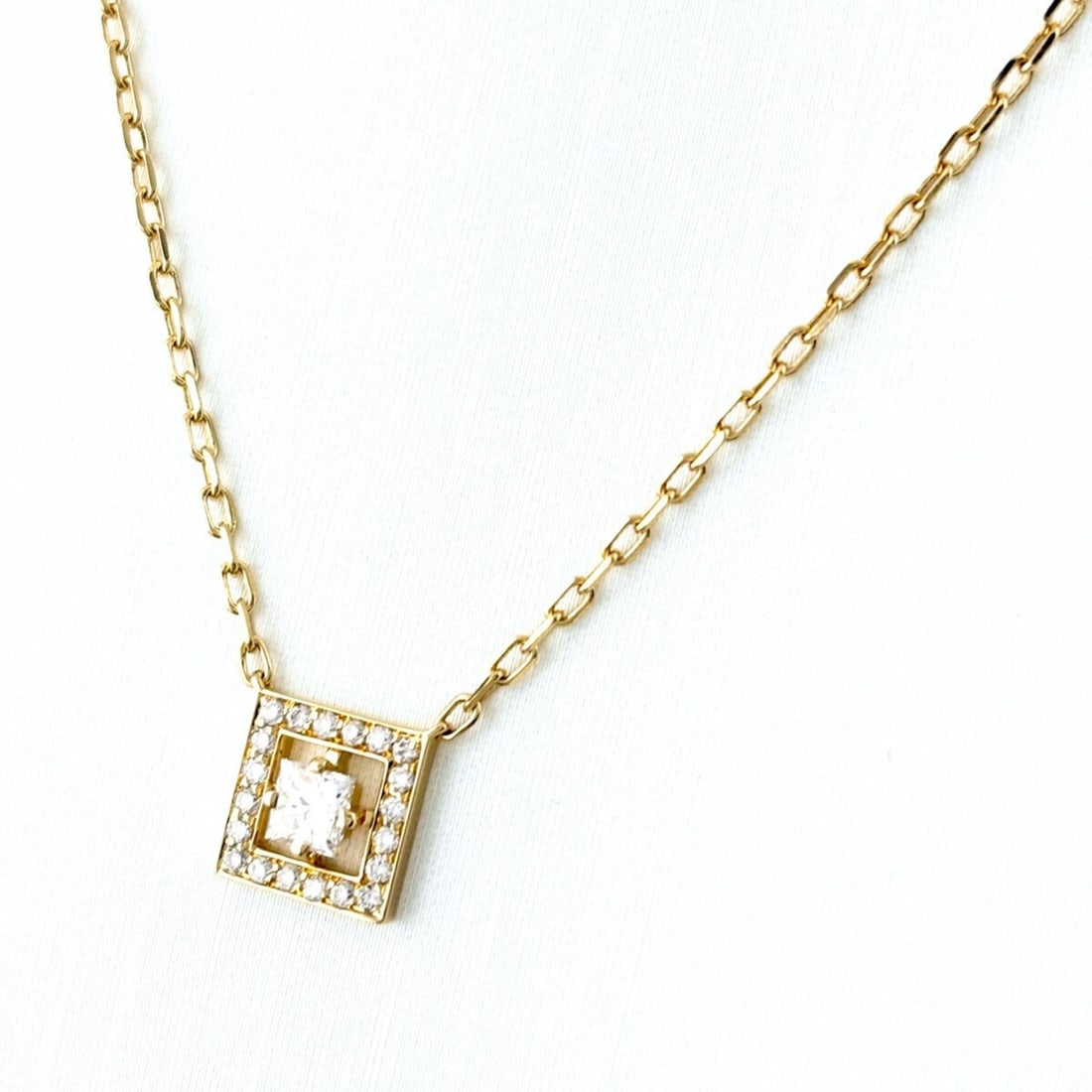 Boucheron Ava necklace in yellow gold with a pendant and diamonds. 750 diamond for women. (1 of 7)