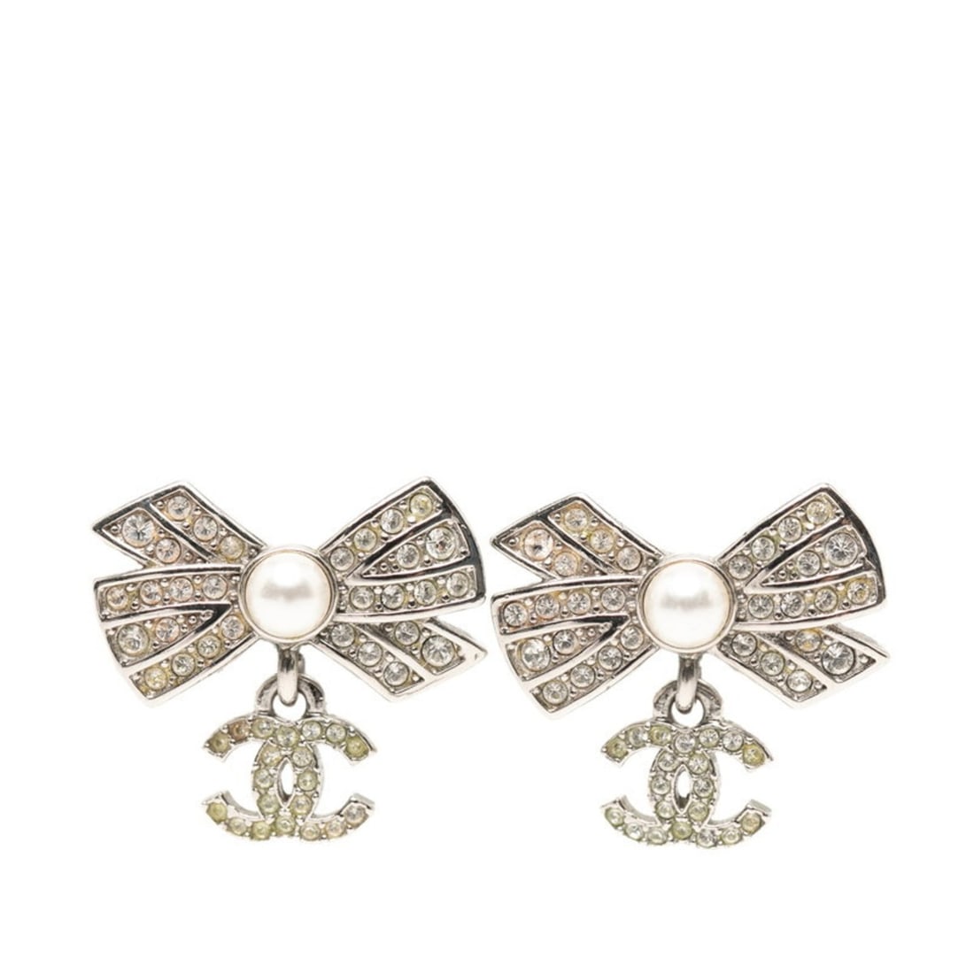 CHANEL Coco Mark Pearl Ribbon Motif Earrings in Silver with Rhinestones and Metal, Women's: --- Catalog ---Category: SizeSize (HxWxD): 17.80mm x 19.70mm / 0.70'' x 0.78''Category: DesignType: Stud earringsColor: SilverStone: RhinestoneGender: WomenMaterial: MetalCategory: GeneralBrand: Chane