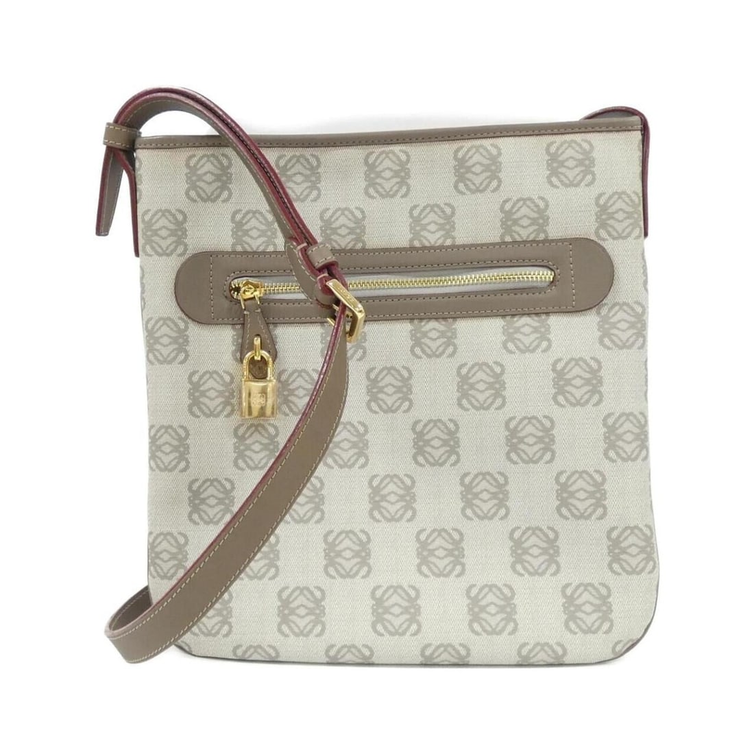 Loewe 368 80 A99 Shoulder Bag: --- Catalog ---Category: SizeWeight: 470g / 1.03lb.Size (HxWxD): 19cm x 28cm x 1cm / 7.48'' x 11.02'' x 0.39''Strap Length: 124cm - 142cm / 48.81'' - 55.9''Category: DesignType: Shoulder bagColor: Gra