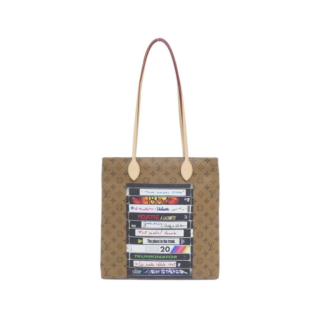 Louis Vuitton Monogram Videotape Carry It M45198 Handbag: --- Catalog ---Category: SizeWeight: 740g / 1.63lb.Size (HxWxD): 39cm x 37cm x 3cm / 15.35'' x 14.56'' x 1.18''Handle Length: 70.5cm / 27.75''Category: DesignType: HandbagColor: MarronGender: