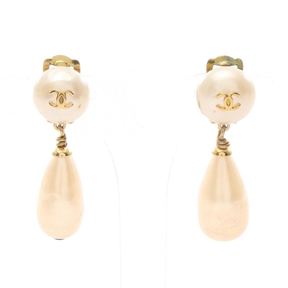 CHANEL Coco Mark Earrings, Gold Plated with Faux Pearls, Women's, and Ivory: --- Catalog ---Category: SizeSize (HxWxD): 38.00mm x 12.00mm / 1.50'' x 0.47''Category: DesignType: Clip earringsColor: Gold, IvoryGender: WomenMaterial: Artificial pearl, Gold platingCategory: Genera