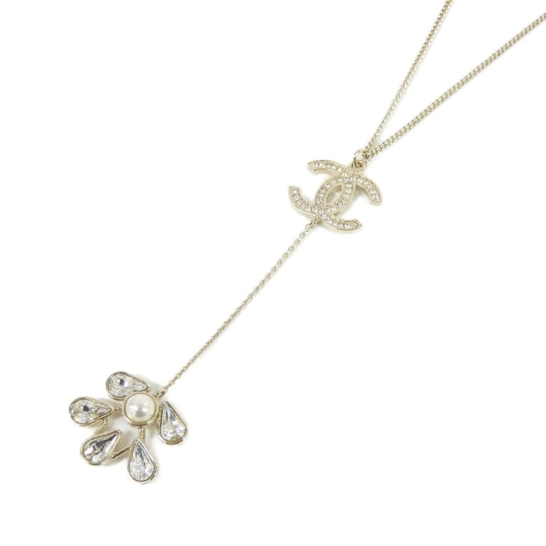 Chanel AB2381 Necklace: --- Catalog ---Category: SizePendant Size: 90mm x 24mm / 3.54'' x 0.94''Neck Circumference: 42 cm - 60 cm / 16.53'' - 23.62''Category: DesignColor: Silver, WhiteStone: CrystalGender: WomenNecklace