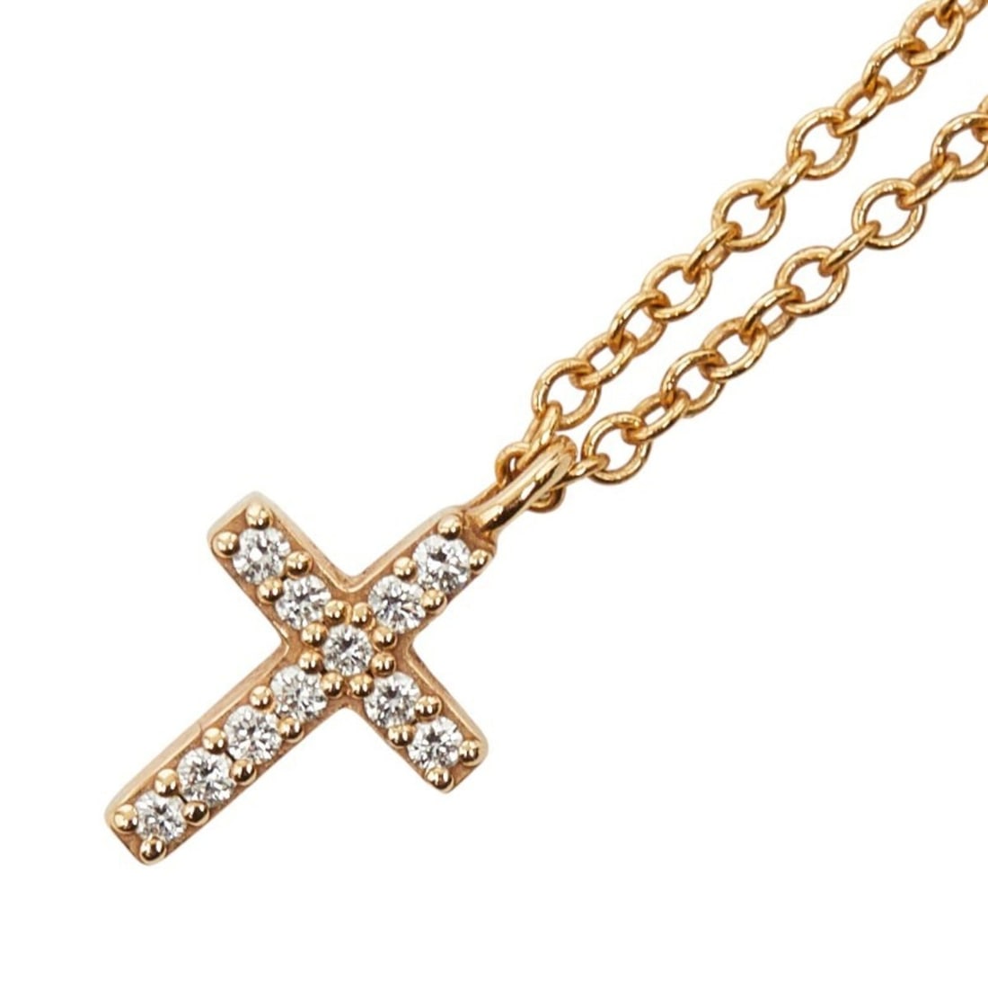 Tiffany Metro Cross Mini Necklace in 18K Pink Gold for Women. TIFFANY & Co.: --- Catalog ---Category: SizePendant Size: 7.6mm x 5.8mm / 0.29'' x 0.22''Neck Circumference: 43 cm / 16.92''Category: DesignColor: Pink goldGender: WomenMaterial: Pink goldNecklace Type: