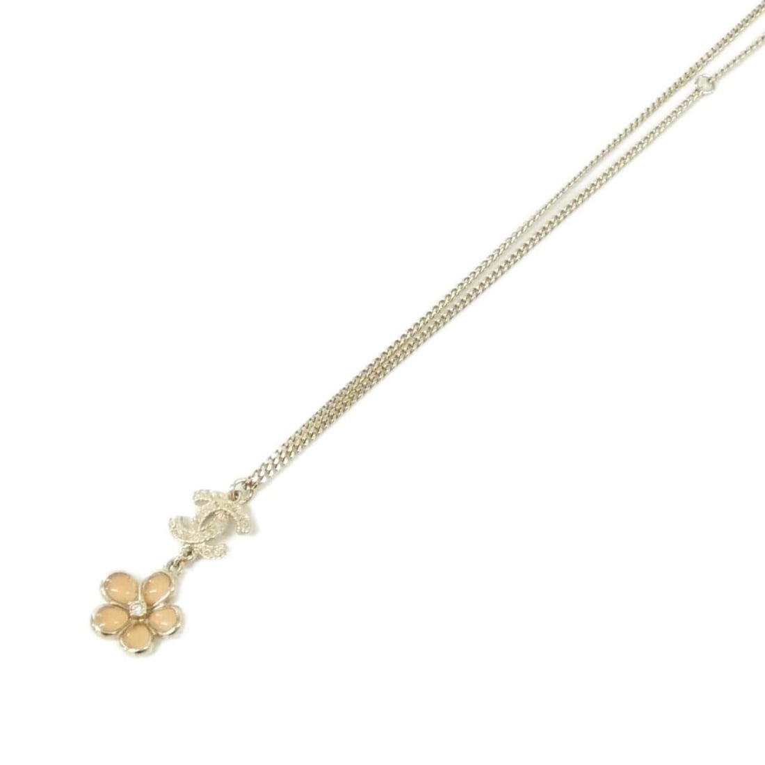 Chanel 99346 necklace: --- Catalog ---Category: SizePendant Size: 35mm x 17mm / 1.37'' x 0.66''Neck Circumference: 41 cm - 59 cm / 16.14'' - 23.22''Category: DesignColor: GoldStone: CrystalGender: WomenNecklace Type: