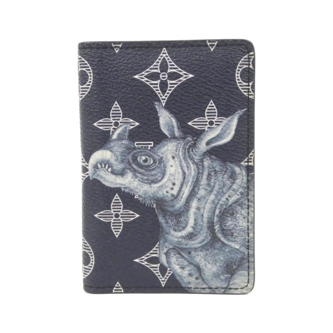 Louis Vuitton Monogram Savannah (Chapman) Organizer Dough Poche M66249 Business Card Holder/Card: --- Catalog ---Category: DesignType: Business card caseColor: AncreGender: MenMaterial: Coated canvas Category: GeneralBrand: Louis VuittonCategory: Physical PropertiesSize (HxWxD): 11cm x 7.5cm x 1cm