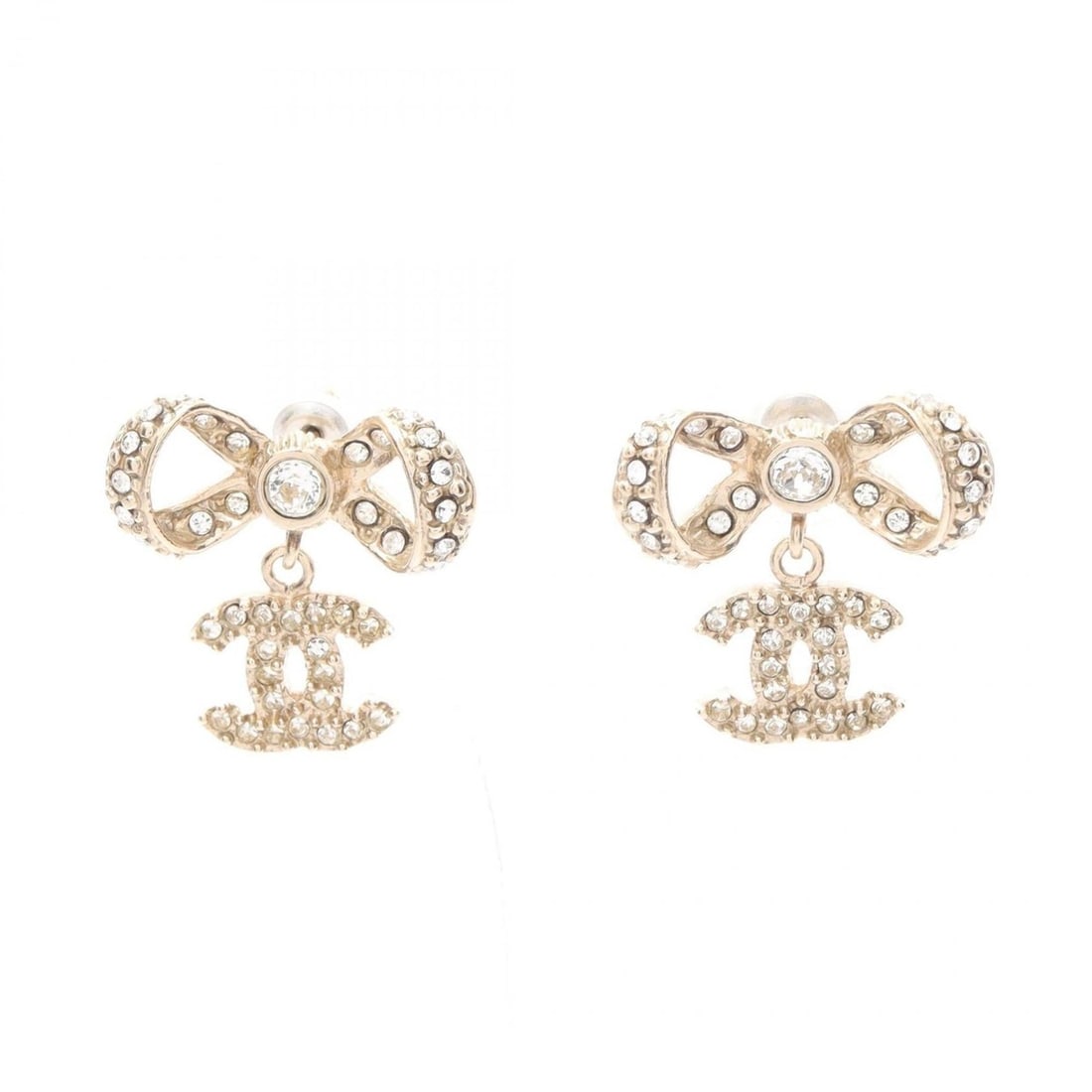 CHANEL Coco Mark Ribbon Earrings with Gold-Plated Rhinestones for Women, Available in Gold and Clear: --- Catalog ---Category: SizeSize (HxWxD): 20.00mm x 22.00mm / 0.79'' x 0.87''Category: DesignType: Stud earringsColor: Clear, GoldStone: RhinestoneGender: WomenMaterial: Gold platingCategory: General