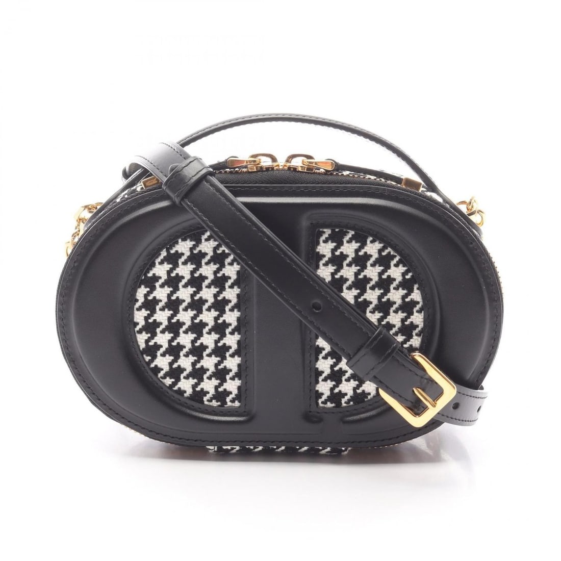 Christian Dior Dior CD Signature Oval Camera Bag Shoulder Canvas Leather Women's Black White: --- Catalog ---Category: SizeSize (HxWxD): 11cm x 18cm x 6cm / 4.33'' x 7.08'' x 2.36''Category: DesignType: Shoulder bagColor: Black, WhiteGender: WomenMaterial: Canvas , Leather Category: GeneralBra
