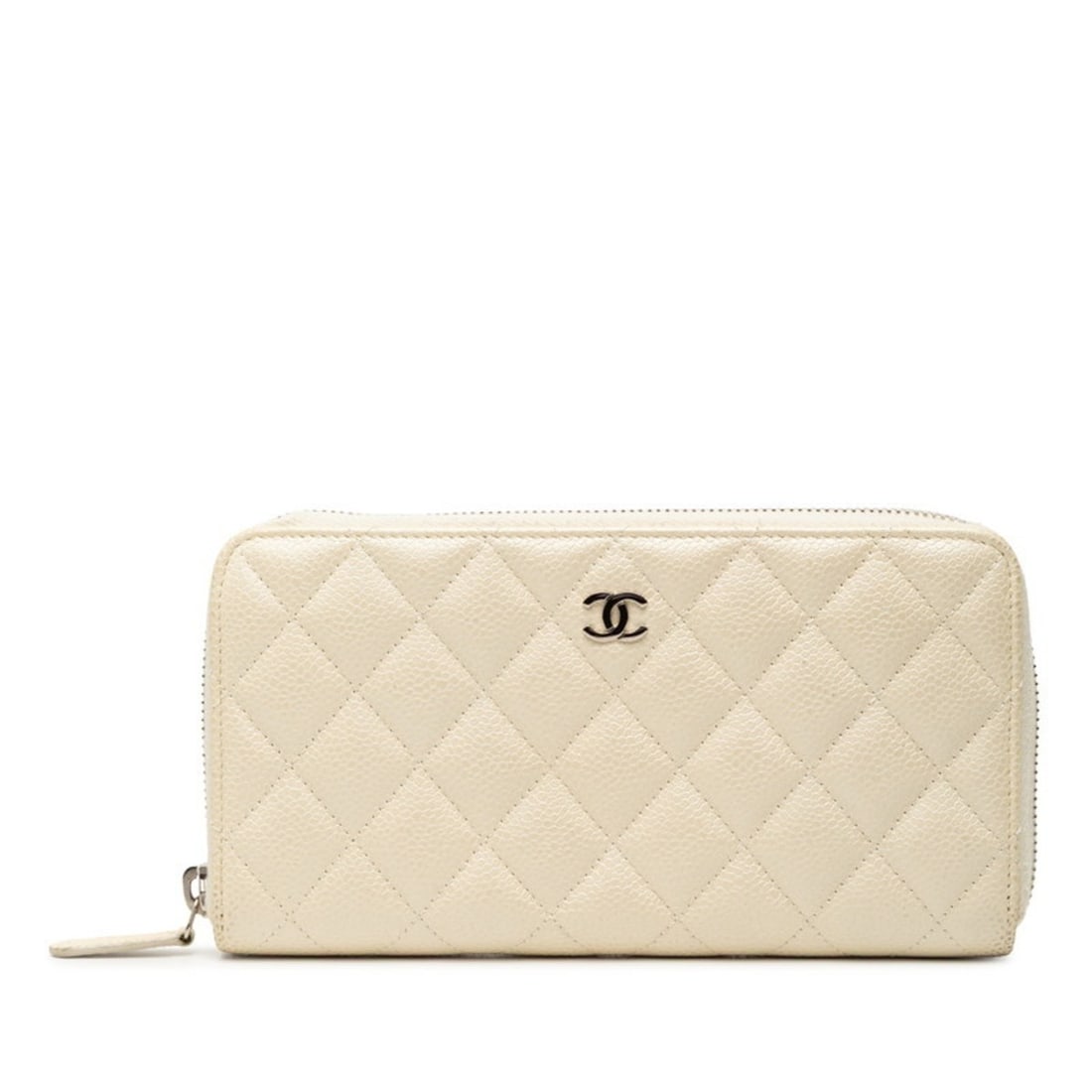 CHANEL Coco Mark Matelasse Round Zip Long Wallet in White Caviar Leather for Women: --- Catalog ---Category: SizeSize (HxWxD): 10.5cm x 19.5cm x 2.5cm / 4.13'' x 7.67'' x 0.98''Category: DesignType: Long wallet (bi-fold)Color: WhiteGender: WomenMaterial: Grained Calfskin Category: Ge