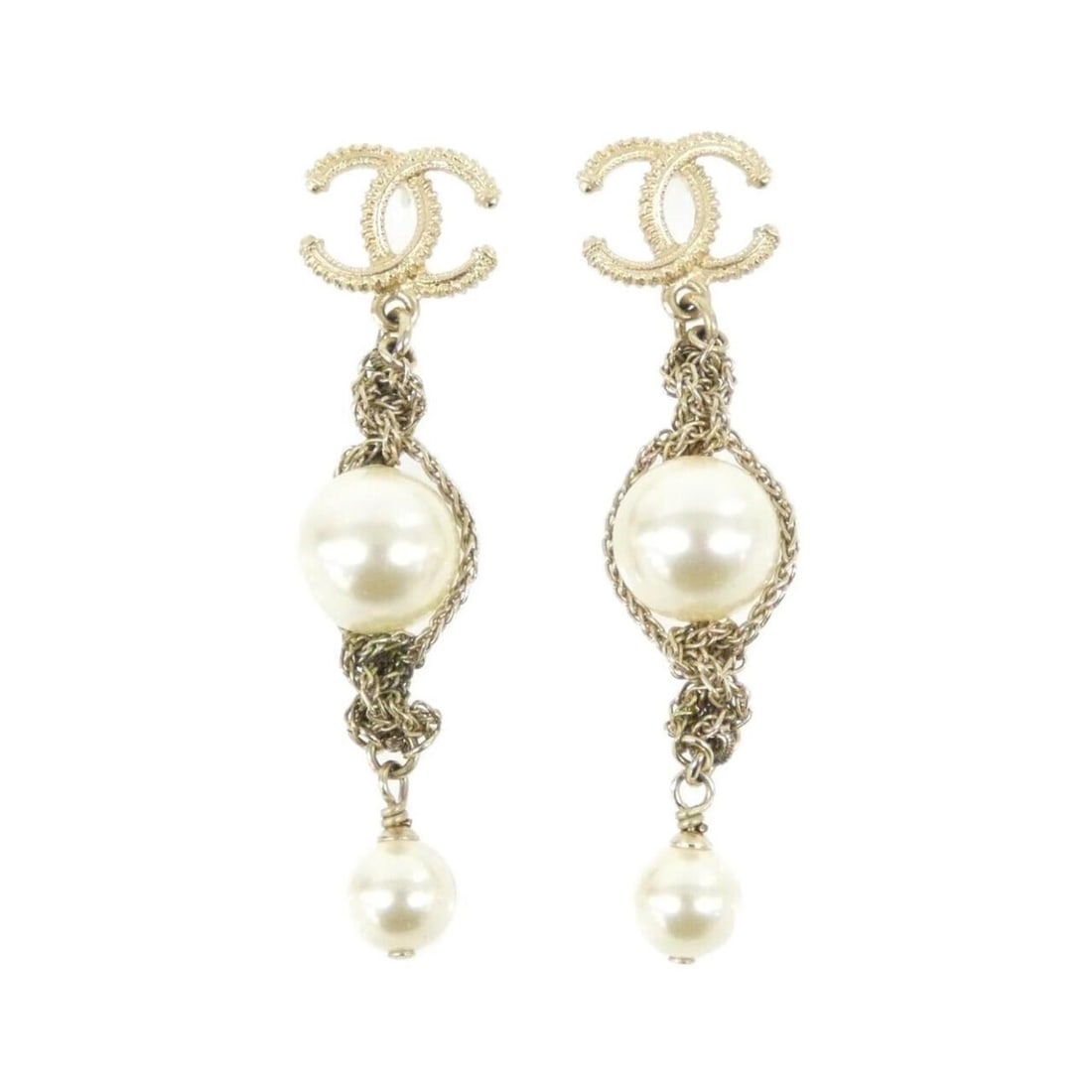 Chanel earrings: --- Catalog ---Category: SizeSize (HxWxD): 61.00mm x 13.00mm / 2.40'' x 0.51''Category: DesignType: Drop earringsColor: WhiteGender: WomenCategory: GeneralBrand: Chanel--- Item List ---Section: Condit