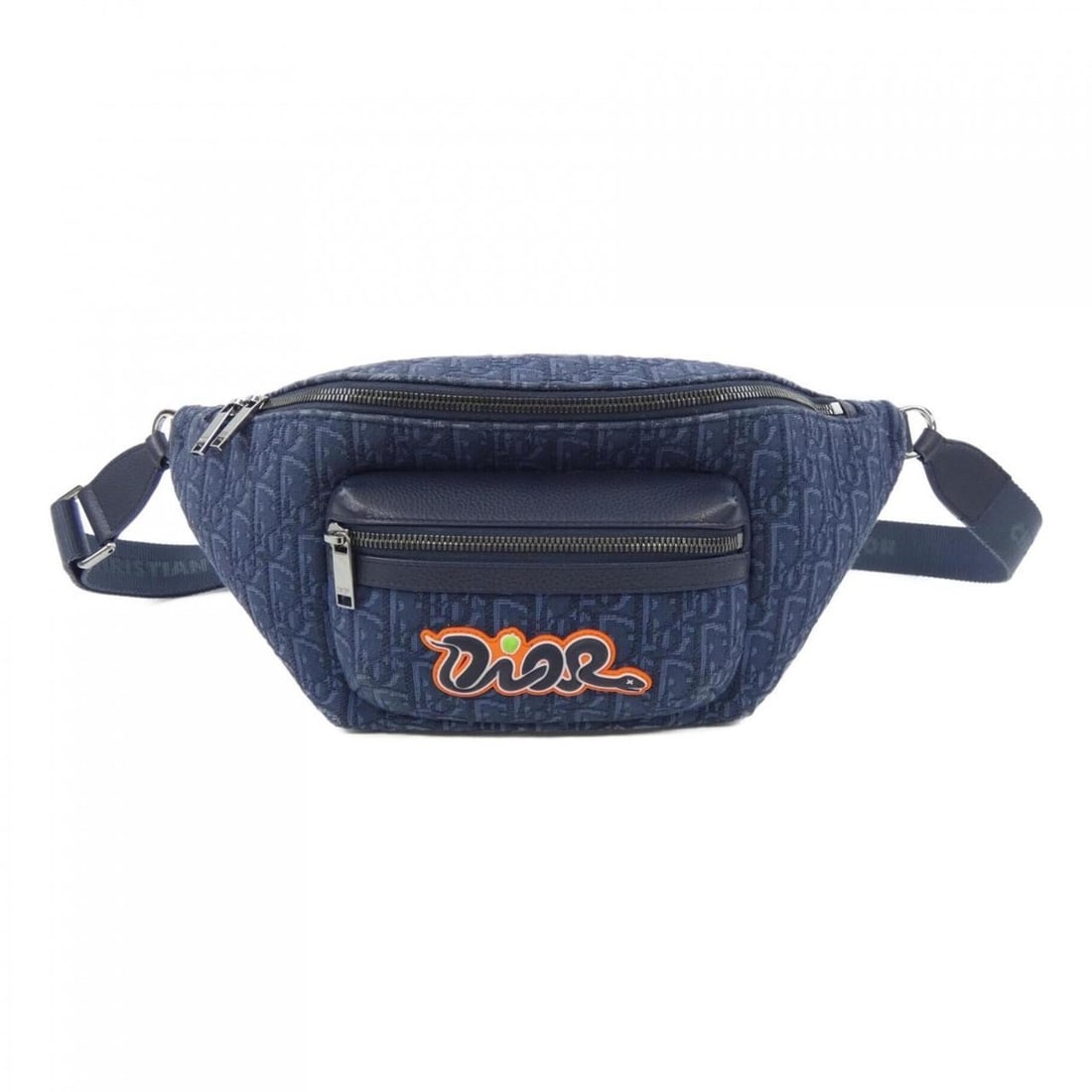 Christian Dior Dior KAWS Oblique Jacquard Handbag 1ESBO077OUP: --- Catalog ---Category: SizeSize (HxWxD): 17cm x 37cm x 10.5cm / 6.69'' x 14.56'' x 4.13''Category: DesignType: Sling bagColor: NavyGender: MenMaterial: Jacquard Category: GeneralBrand: Christian Dio