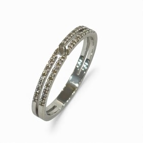 GUCCI 750 Infinity Half Diamond Ring in White Gold for Women