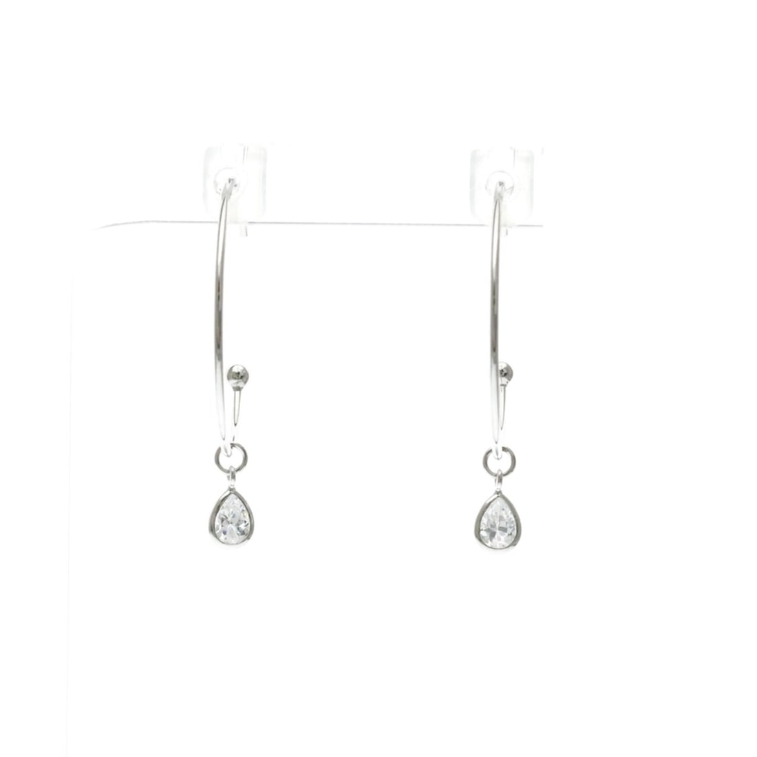 4°C Clear Stone Earrings Color Stone White Gold (10K) Hoop Earrings Silver: --- Catalog ---Category: SizeWeight: 0.8g / 0.02oz.Size (HxWxD): 20.00mm x 0.50mm / 0.79'' x 0.02''Category: DesignType: Hoop earringsColor: SilverMetal: White GoldStone: Color stoneStyle: FashionGend