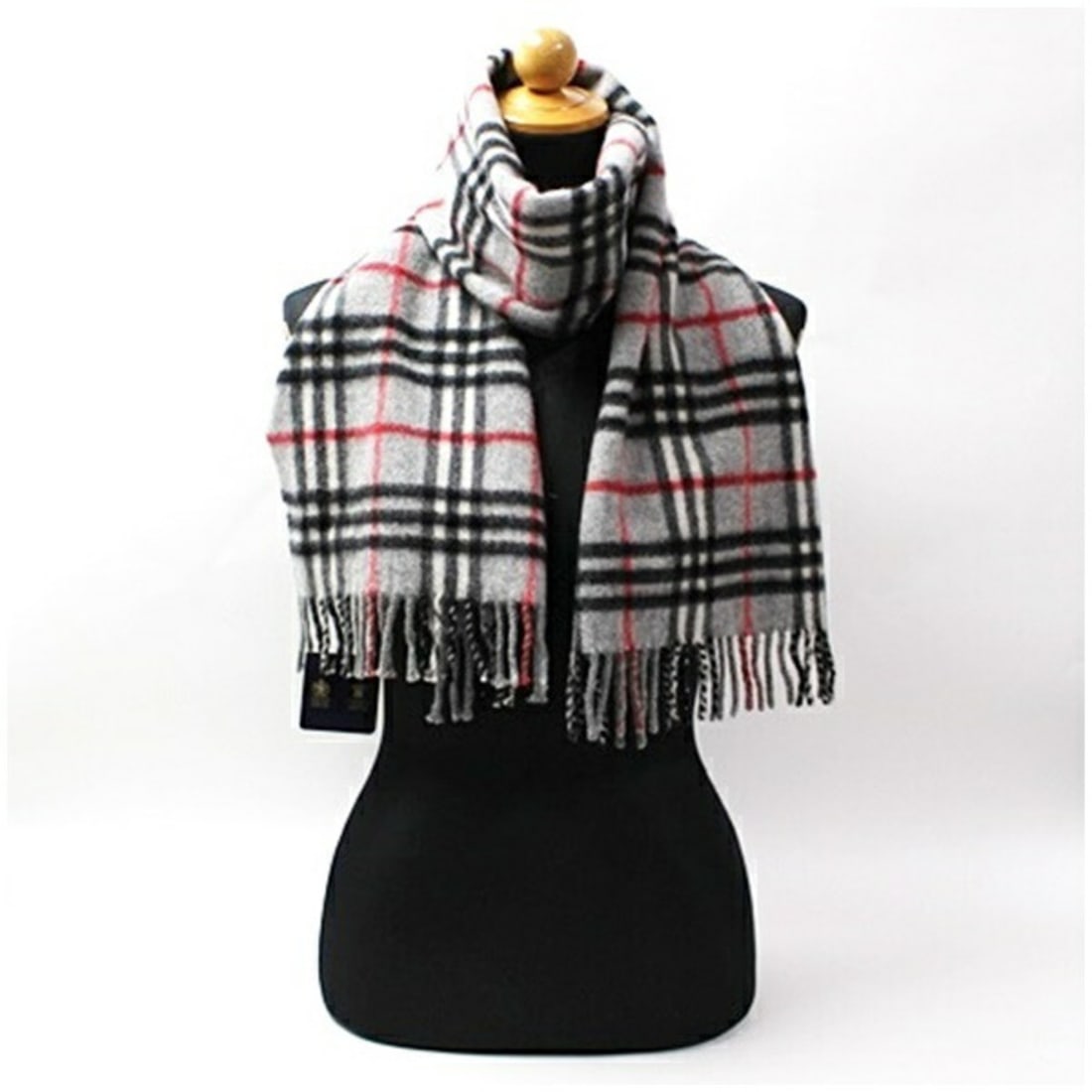 Unused Burberry cashmere scarf, gray and check, 146 x 30 cm, for men women: --- Catalog ---Category: SizeSize (LxW): 1.46m x 30cm / 57.48'' x 11.81''Category: DesignType: ShawlColor: GrayGender: Men,WomenMaterial: Cashmere Category: GeneralBrand: Burberry--- Item List ---Sect