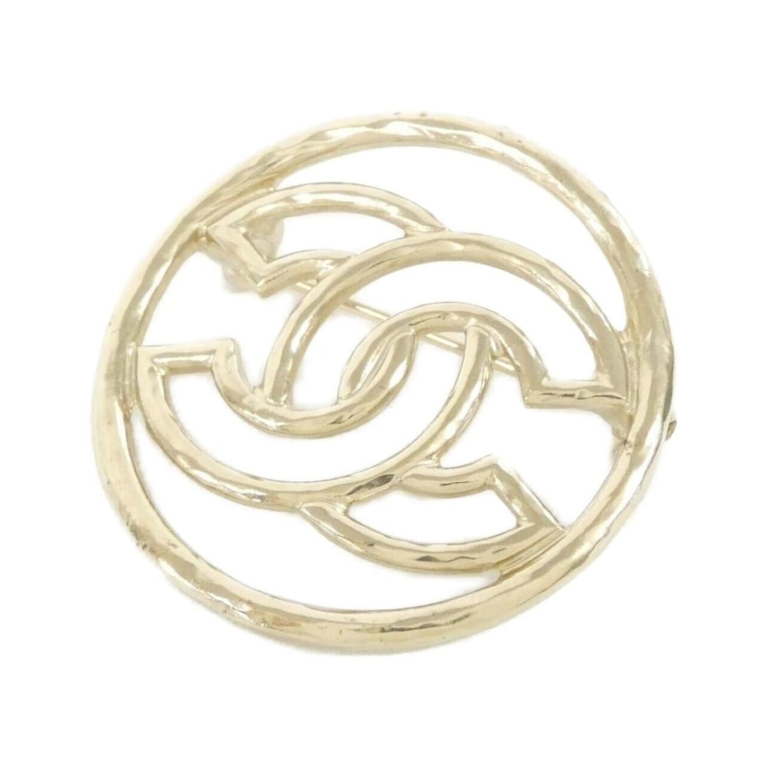 Chanel brooch: --- Catalog ---Category: SizeSize (HxWxD): 3.7cm x 3.6cm / 1.45'' x 1.41''Category: DesignType: BroochColor: GoldGender: WomenCategory: GeneralBrand: Chanel--- Item List ---Section: ConditionRanking: