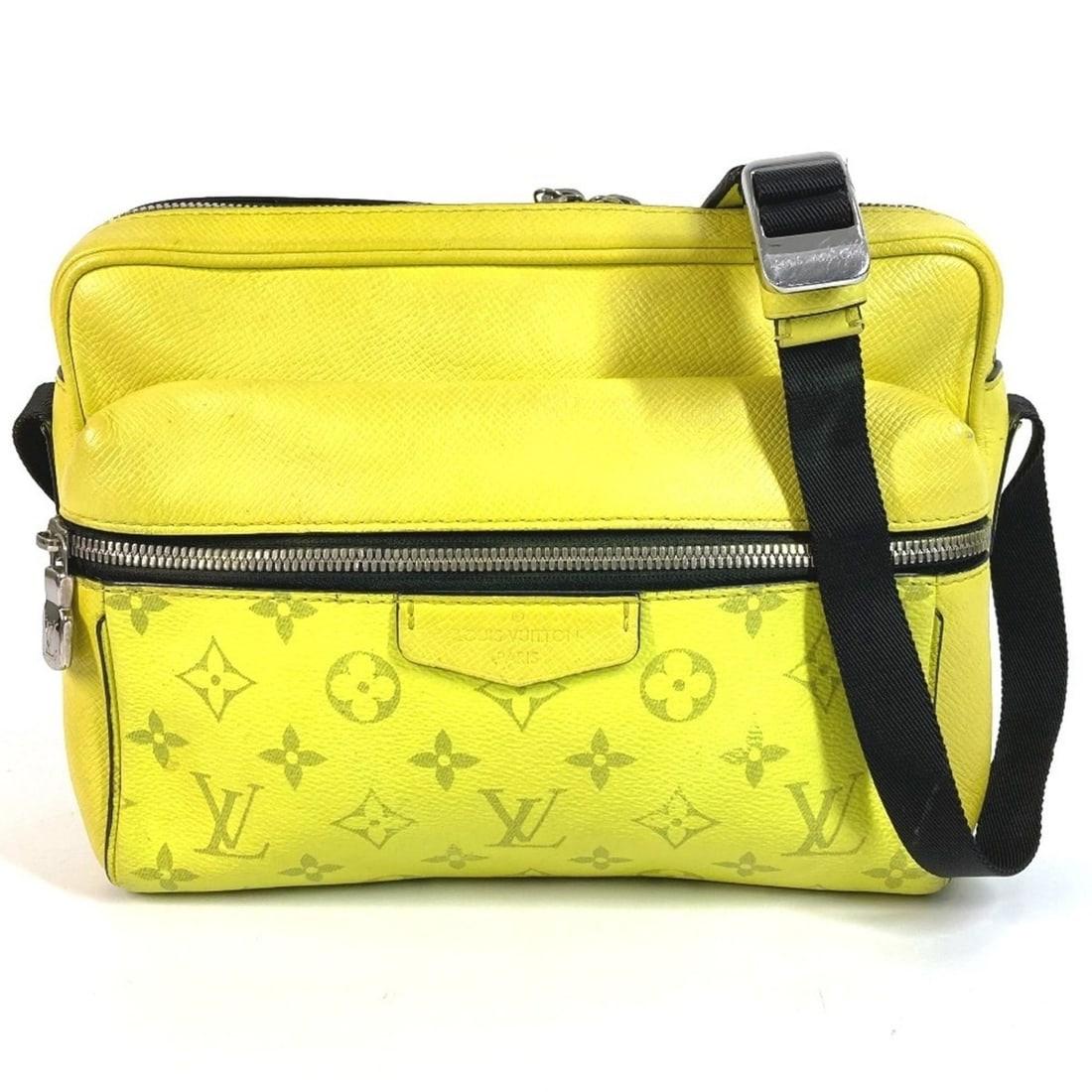 LOUIS VUITTON M30239 Taiga Leather Outdoor Messenger PM Bag, Crossbody Shoulder and Monogram Canvas,: --- Catalog ---Category: SizeSize (HxWxD): 18cm x 23.5cm x 4.5cm / 7.08'' x 9.25'' x 1.77''Category: DesignType: Shoulder bag, Sling bagColor: YellowGender: Men,WomenMaterial: Taiga leather , Monogram