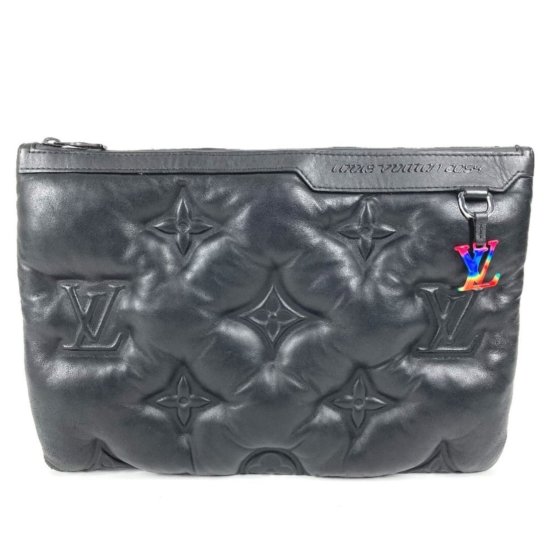 LOUIS VUITTON M68775 LV2054 Virgil Abloh A4 Pochette, Pouch, Second Bag, Cushion Clutch Lambskin,: --- Catalog ---Category: SizeSize (HxWxD): 24cm x 34cm / 9.44'' x 13.38''Category: DesignType: Clutch bag, Pochette, PouchColor: Black, NoirGender: Men,WomenMaterial: Leather Leather/Fur Type: Lambski