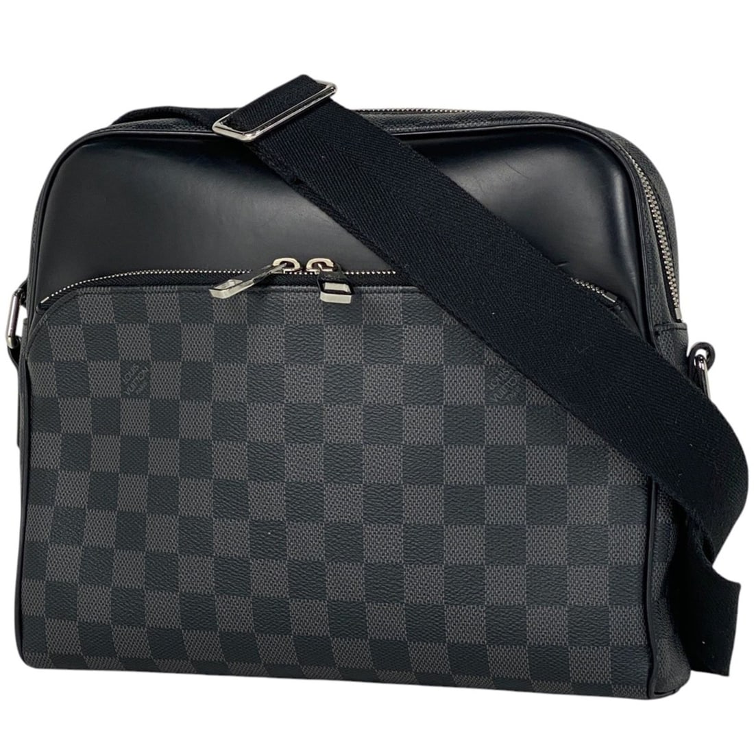 Louis Vuitton Dayton PM Messenger Bag/Shoulder Bag in Damier Graphite Noir (Black) N41408 Men's: --- Catalog ---Category: SizeSize (HxWxD): 24cm x 28cm x 7cm / 9.44'' x 11.02'' x 2.75''Category: DesignType: Messenger bag, Shoulder bagColor: Black, NoirGender: MenMaterial: Damier Graphite Category