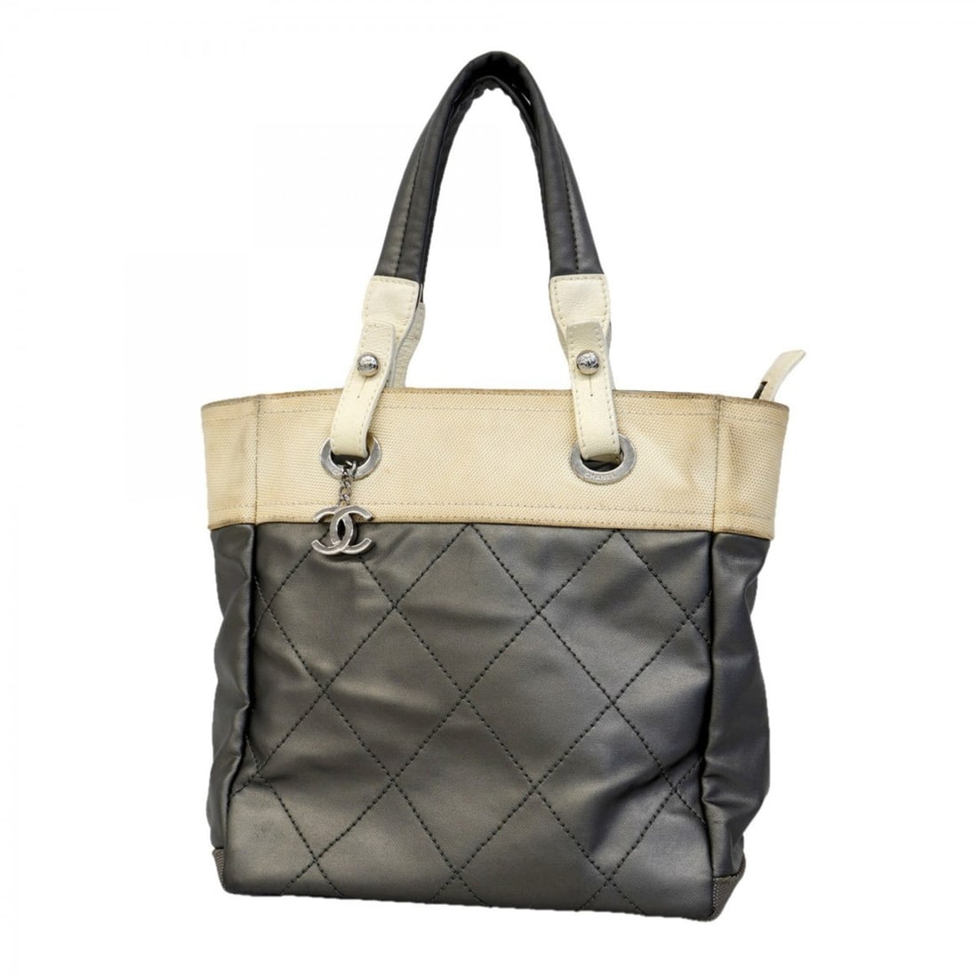 Chanel Paris-Biarritz canvas tote bag in gray and white for women: --- Catalog ---Category: SizeSize (HxWxD): 27cm x 25.5cm x 10.5cm / 10.62'' x 10.03'' x 4.13''Category: DesignType: Tote bagColor: Gray, WhiteGender: WomenMaterial: Canvas Hardware Color: SilverCatego