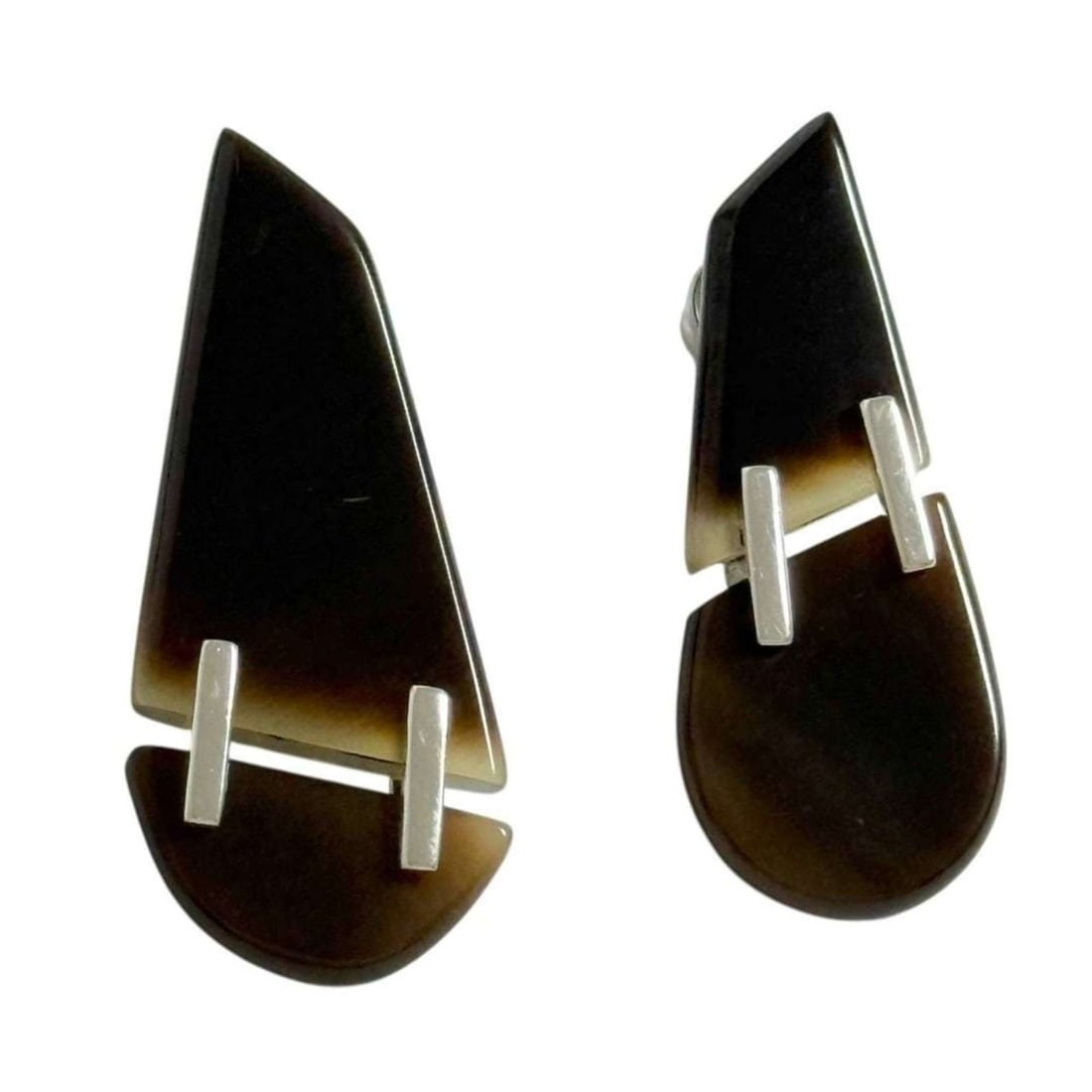 Hermes Women's Suture Earrings Silver 925 Horn Brown: --- Catalog ---Category: SizeSize (HxWxD): 38.00mm x 17.00mm / 1.50'' x 0.67''Category: DesignType: Stud earringsGender: WomenMaterial: Buffalo horn, Metal, Silver 925Category: GeneralBrand: HermesCou