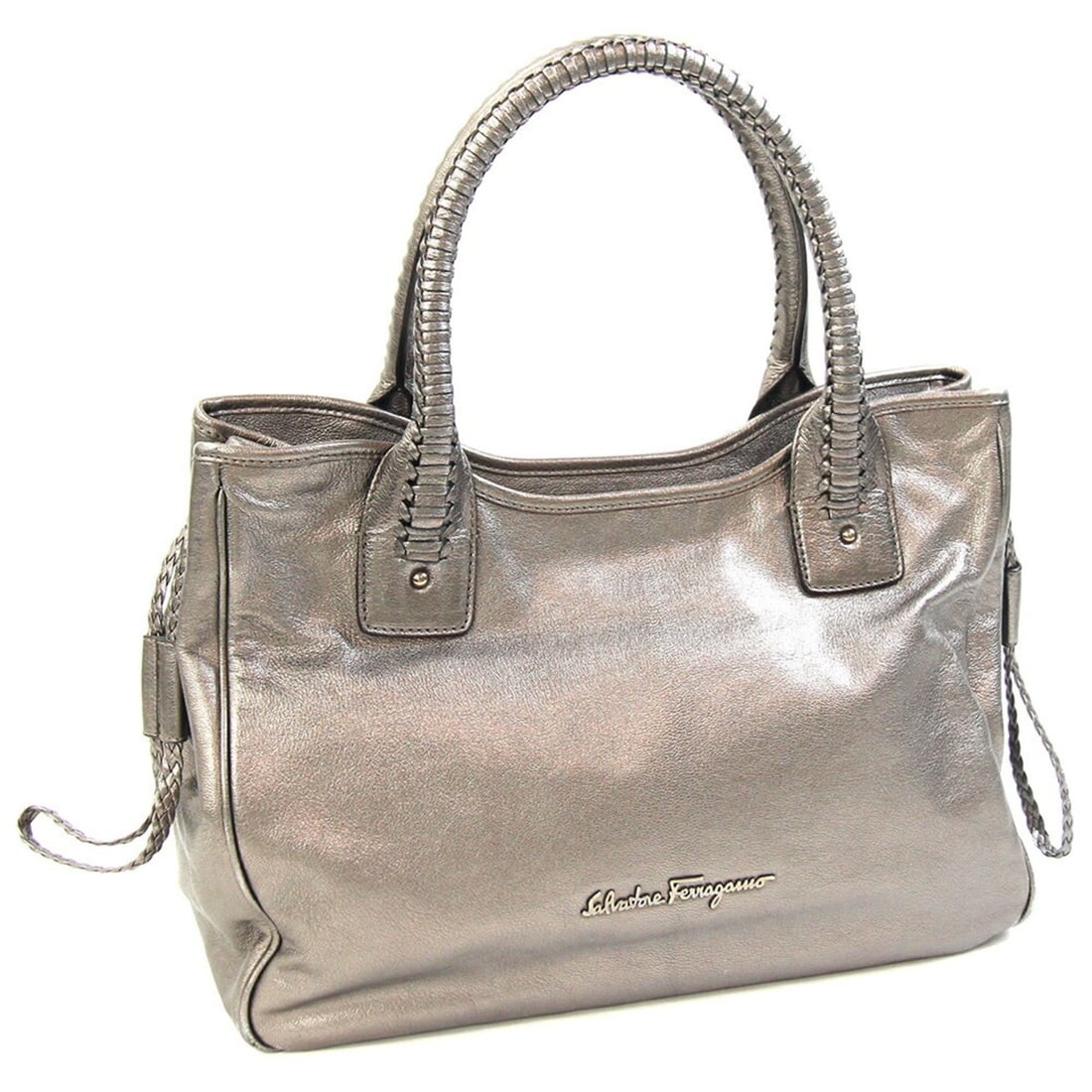 Salvatore Ferragamo Tote Bag 21B985 Gunmetal Leather Hand for Women: --- Catalog ---Category: SizeSize (HxWxD): 25cm x 33cm x 16cm / 9.84'' x 12.99'' x 6.29''Category: DesignType: Tote bagColor: GunmetalGender: WomenMaterial: Leather Category: GeneralMPN: 21B985Brand: