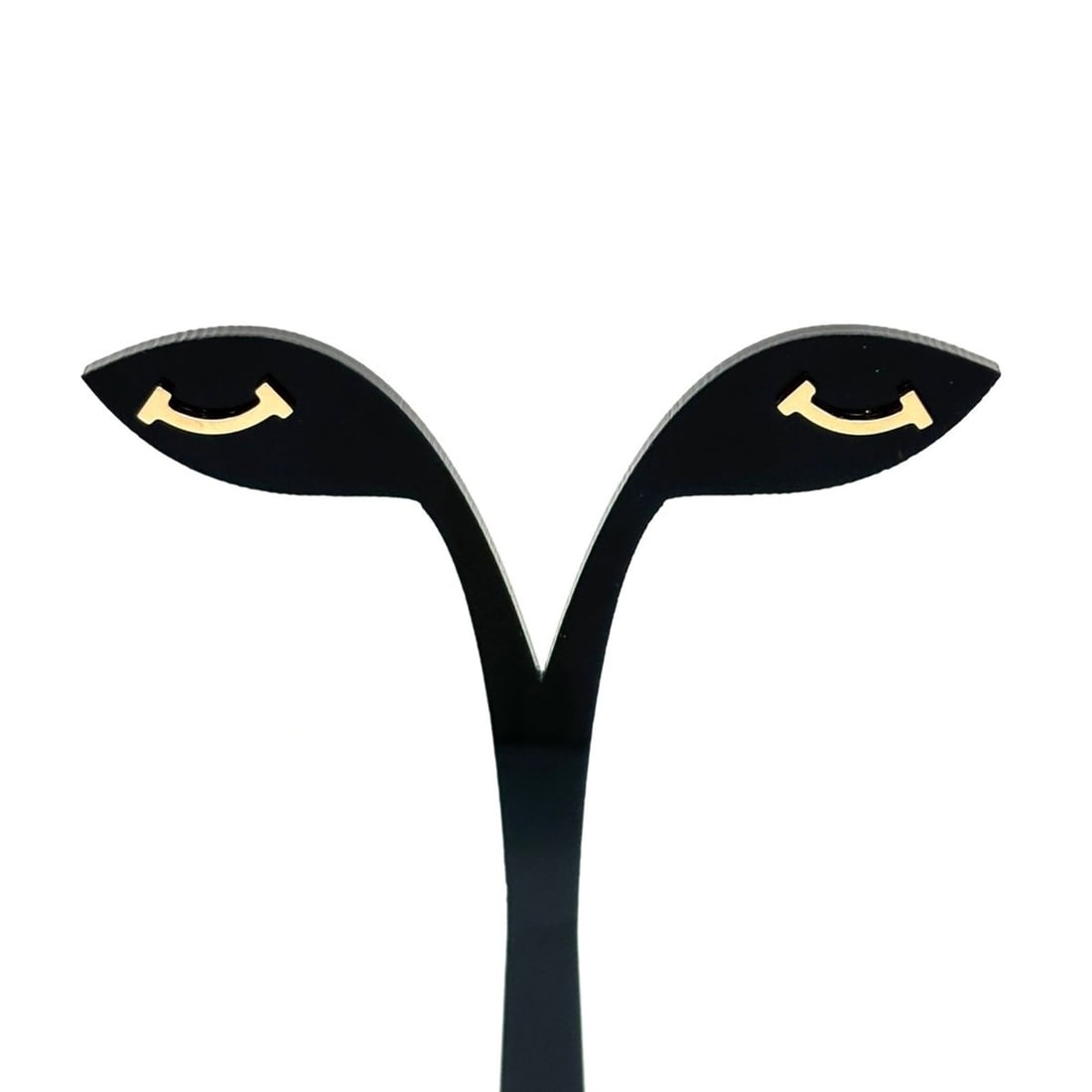 Tiffany & Co. T Smile Earrings in PG Pink Gold, 750 for Women: --- Catalog ---Category: SizeSize (HxWxD): 4.50mm x 13.30mm / 0.18'' x 0.52''Category: DesignType: Stud earringsColor: Pink, Pink goldGender: WomenMaterial: Pink gold (18K)Category: GeneralBrand: Tiff