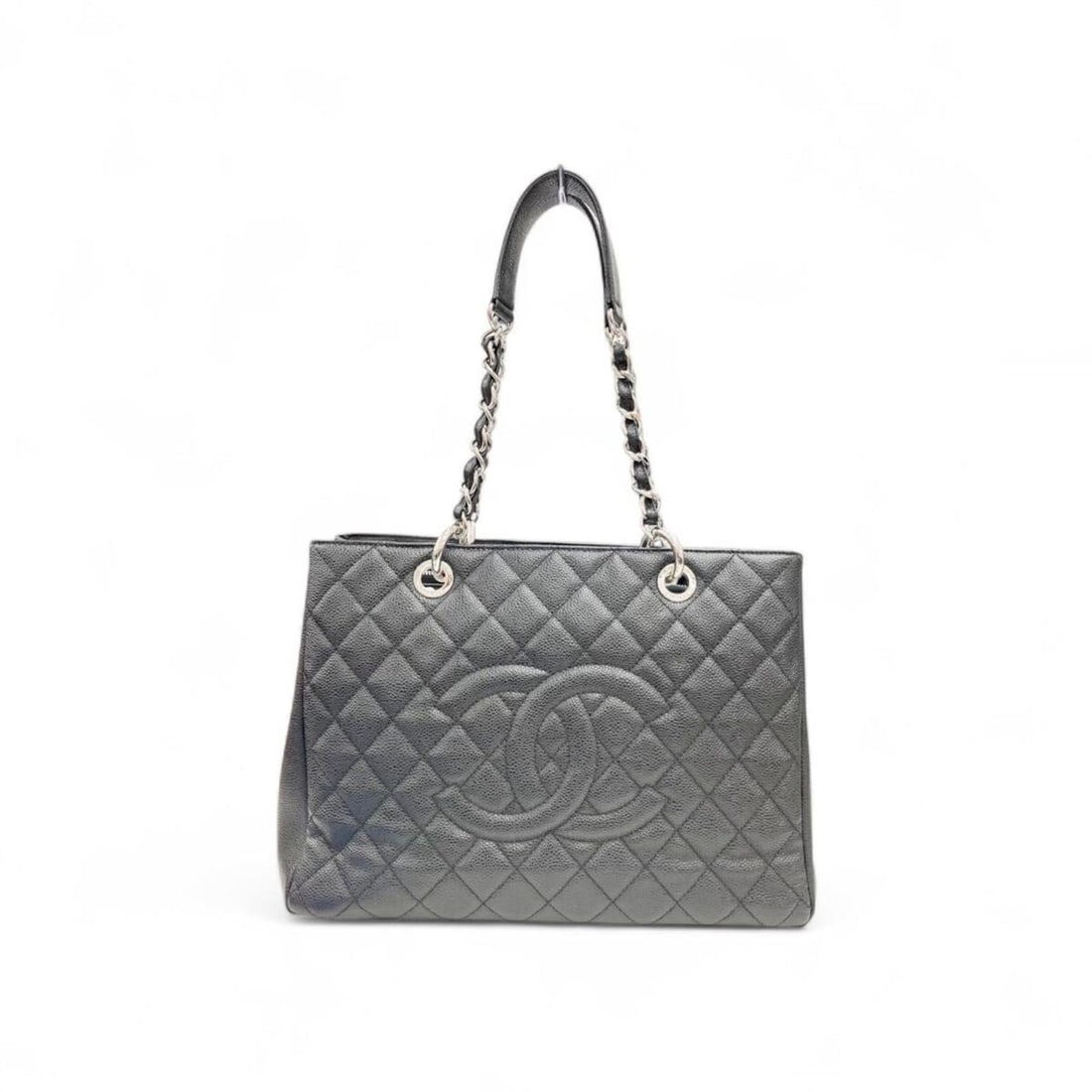 CHANEL GST Chain Tote Bag in Caviar Skin, Black, Grand Tote, Women's: --- Catalog ---Category: SizeSize (HxWxD): 24.5cm x 33cm x 13.5cm / 9.64'' x 12.99'' x 5.31''Strap Length: 55cm / 21.65''Category: DesignType: Tote bagColor: BlackGender: WomenMaterial: Grained Calfsk