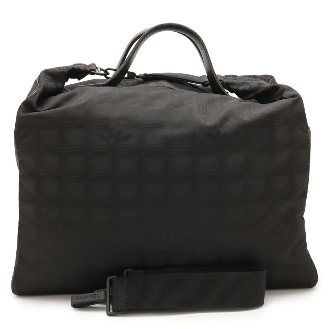 CHANEL New Travel Line Boston Bag, Nylon Jacquard and Leather Shoulder Black: --- Catalog ---Category: SizeWeight: 860g / 1.89lb.Size (HxWxD): 26cm x 37cm x 20cm / 10.23'' x 14.56'' x 7.87''Strap Length: 124.5cm / 49.01''Category: DesignType: Boston bagColor: BlackGender: MenMa