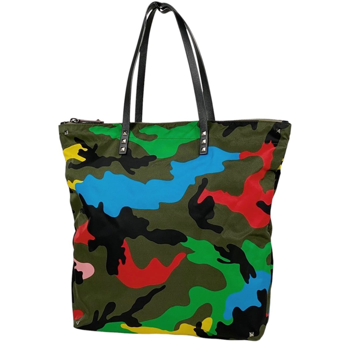 Valentino Garavani Rockstud Camouflage Tote Bag in Green and Multicolor Nylon for Women: --- Catalog ---Category: SizeSize (HxWxD): 38cm x 33cm x 11cm / 14.96'' x 12.99'' x 4.33''Category: DesignType: Tote bagColor: Green, Multi-colorGender: WomenMaterial: Nylon , Leather Category: Genera