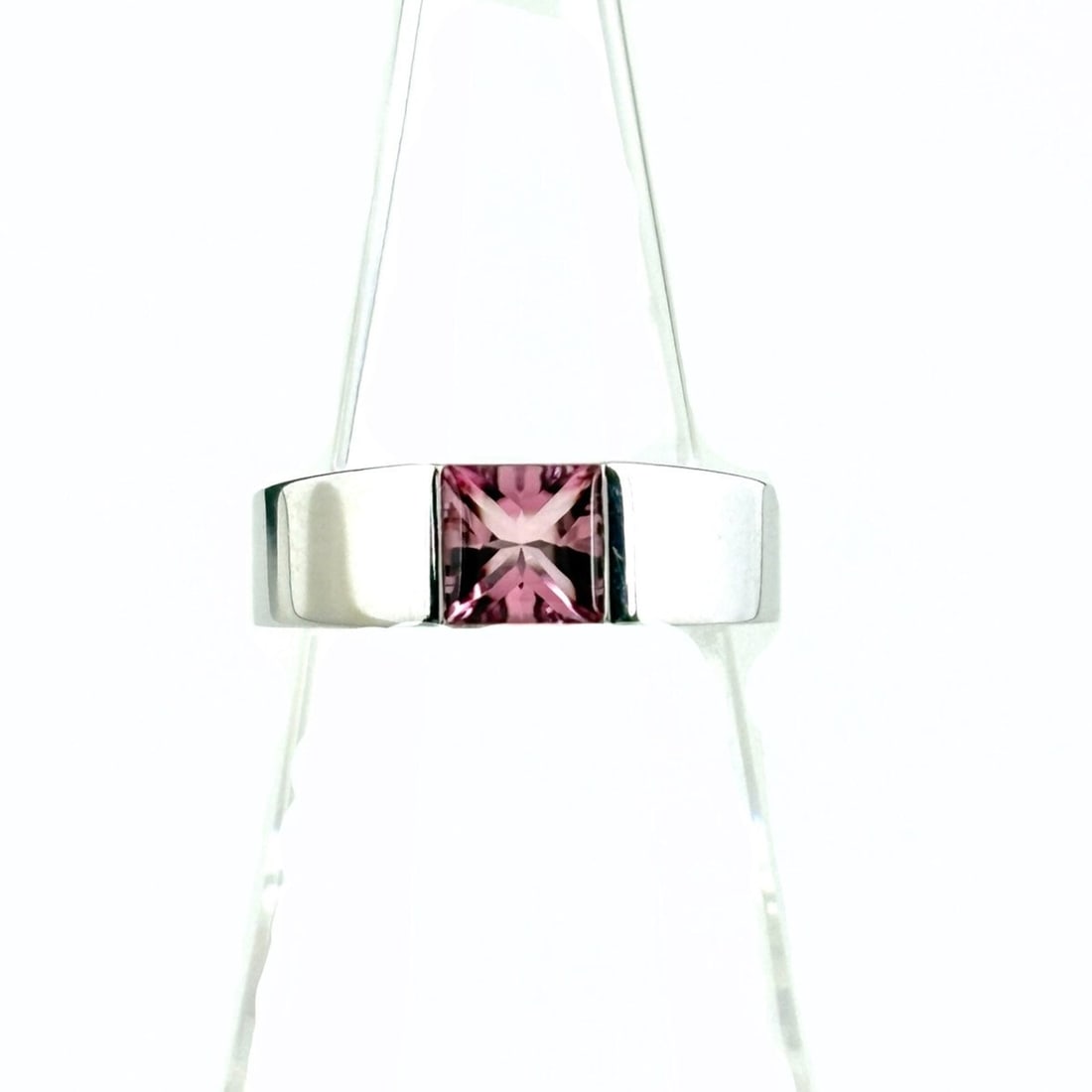 Cartier Tank Ring with Tourmaline, 750, for Women: --- Catalog ---Category: SizeWeight: 10.7g / 0.37oz.JP Size: 10.5US Size: 5.5Category: DesignType: Band ringStone: TourmalineGender: WomenMetal Purity: 18KCategory: GeneralBrand: Cartier--- Item List