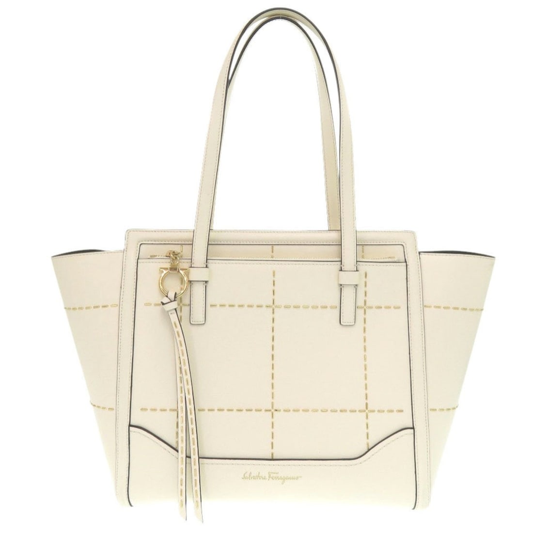 Excellent condition Salvatore Ferragamo Amy EZ-21 G661 gold hardware leather white tote bag,: --- Catalog ---Category: DesignType: Shoulder bag, Tote bagColor: WhiteGender: WomenMaterial: Leather Category: GeneralMPN: EZ-21 G661Brand: Salvatore FerragamoCountry of Origin: Italy--- Item List --