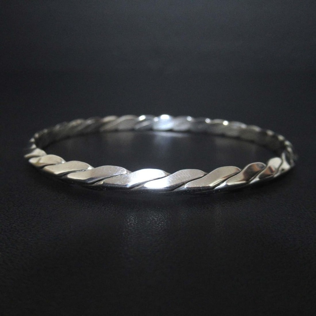 Tiffany & Co. Knife Edge Twist Bangle Bracelet in 925SV Silver for Women (1 of 18)