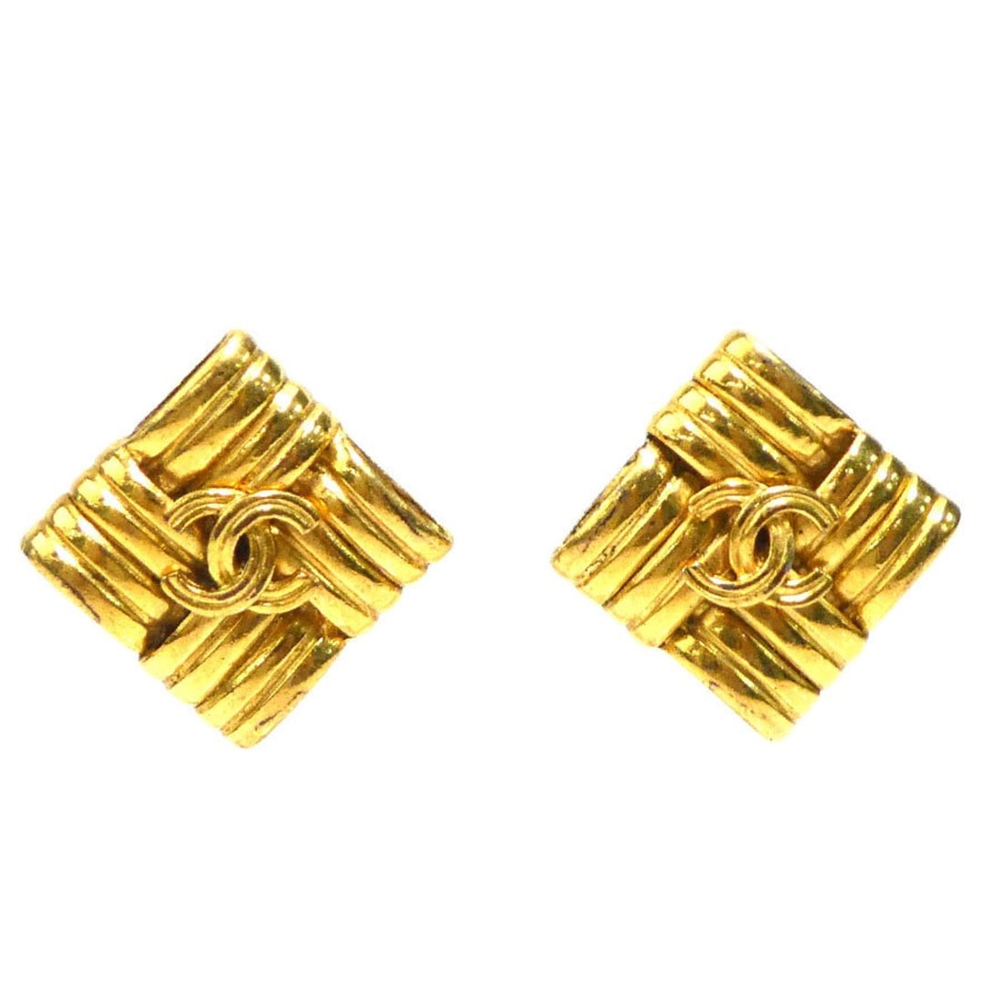 CHANEL Coco Mark Metal Gold Earrings for Women e61368j: --- Catalog ---Category: SizeSize (HxWxD): 30.00mm x 30.00mm / 1.18'' x 1.18''Category: DesignType: Clip earringsColor: GoldGender: WomenMaterial: MetalCategory: GeneralBrand: ChanelCountry of Origin: